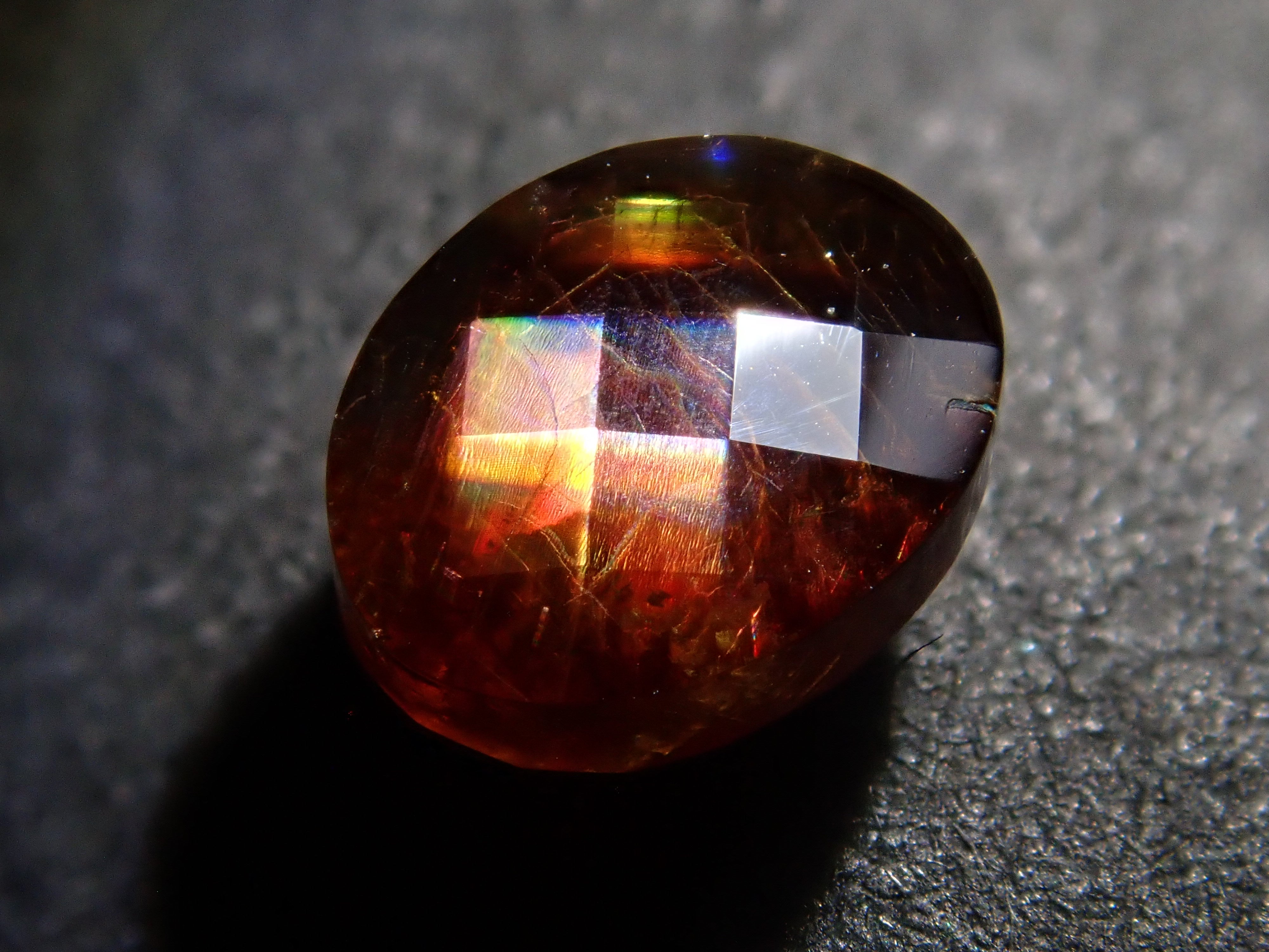 【12562003掲載】奈良県天川村産レインボーガーネット（アンドラダイトガーネット） 1.207ctルース