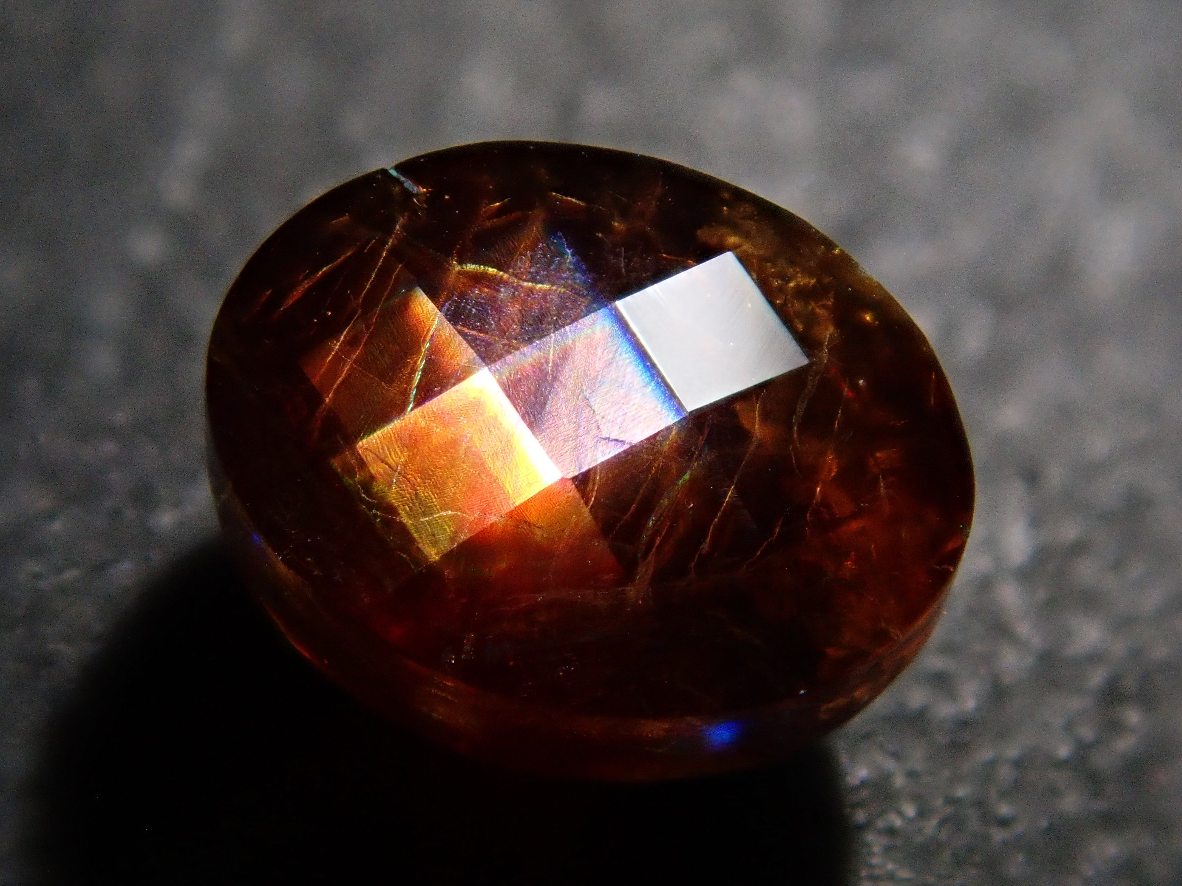 【12562003掲載】奈良県天川村産レインボーガーネット（アンドラダイトガーネット） 1.207ctルース