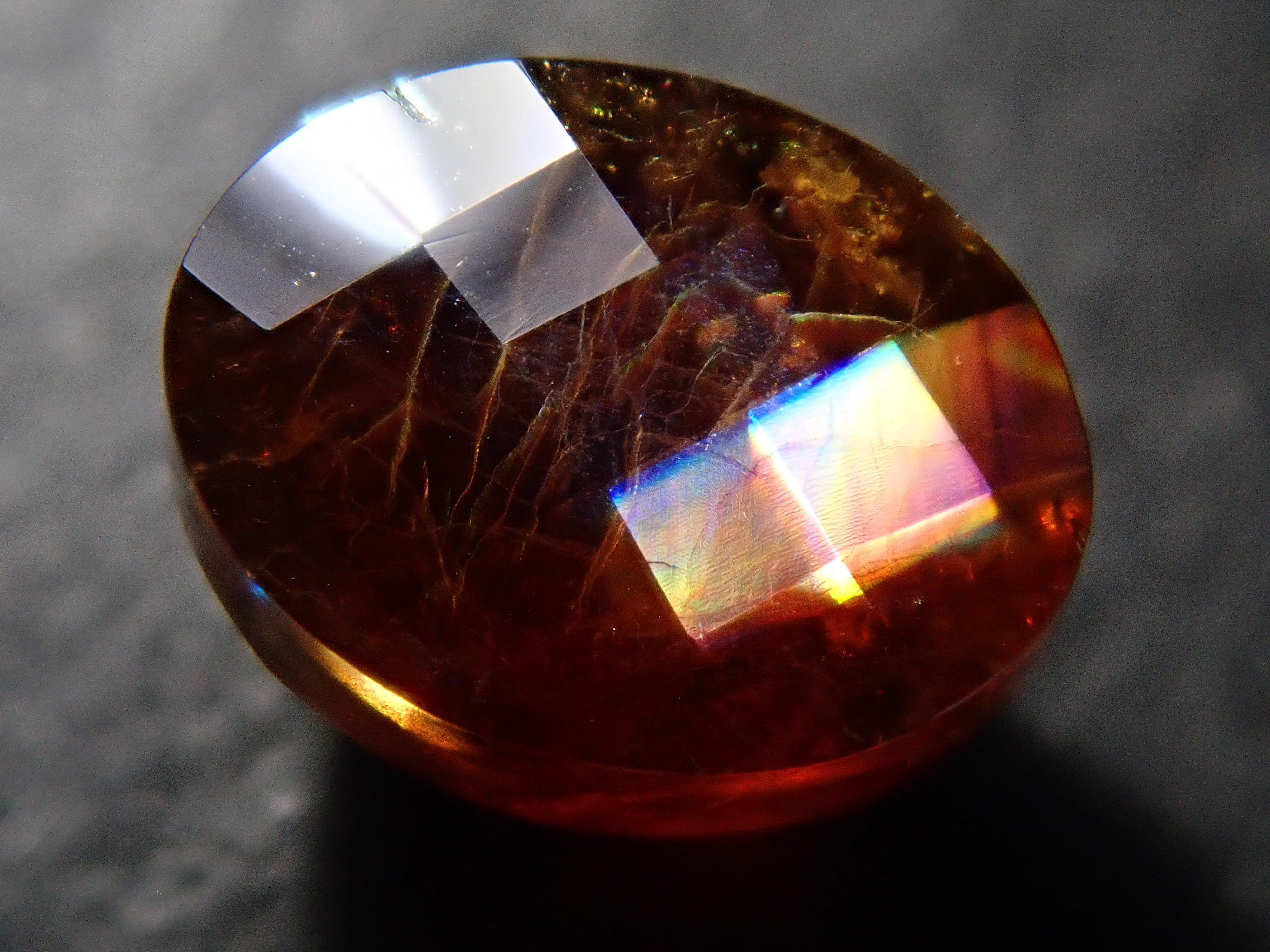 【12562003掲載】奈良県天川村産レインボーガーネット（アンドラダイトガーネット） 1.207ctルース