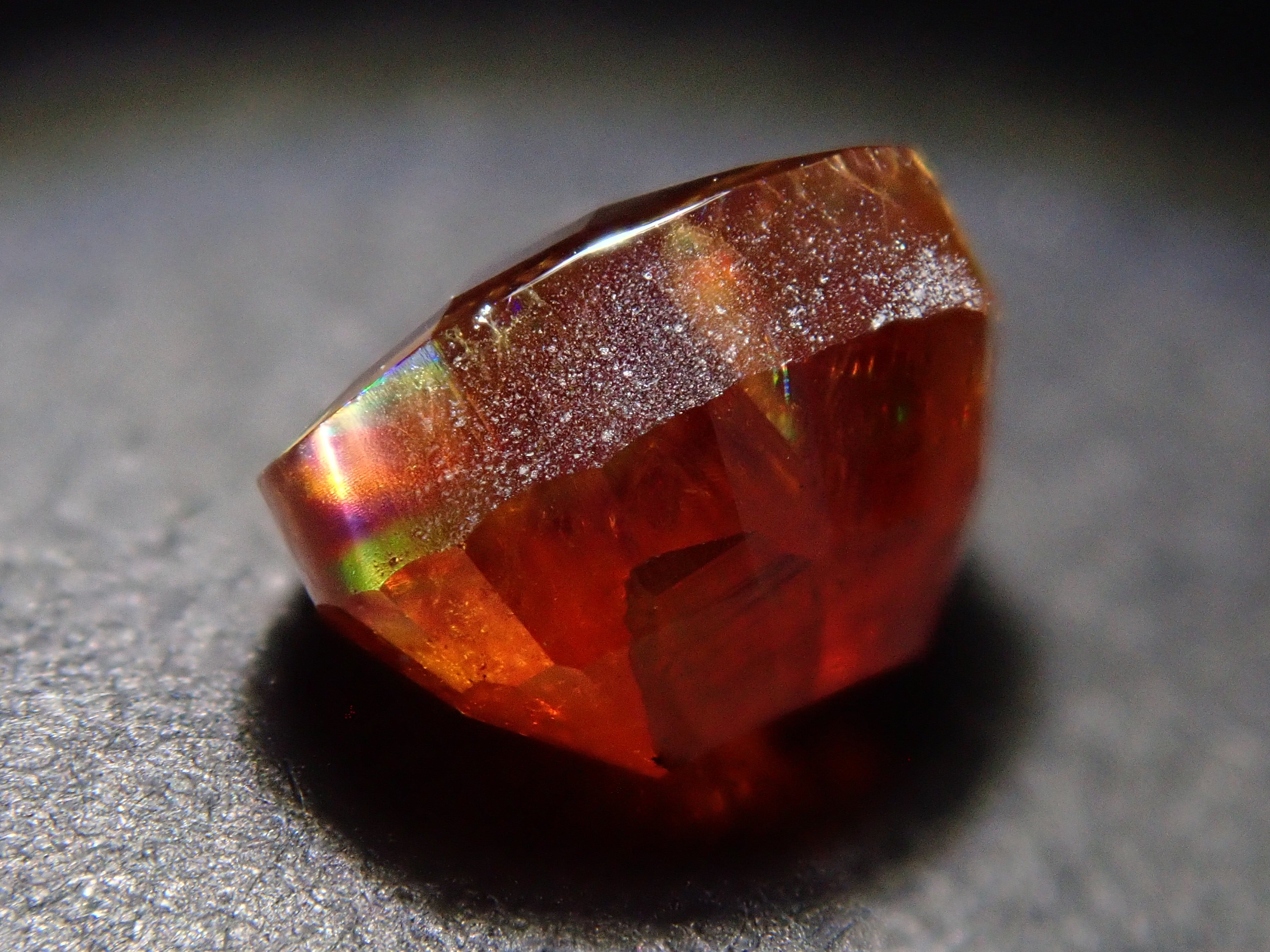 【12562003掲載】奈良県天川村産レインボーガーネット（アンドラダイトガーネット） 1.207ctルース