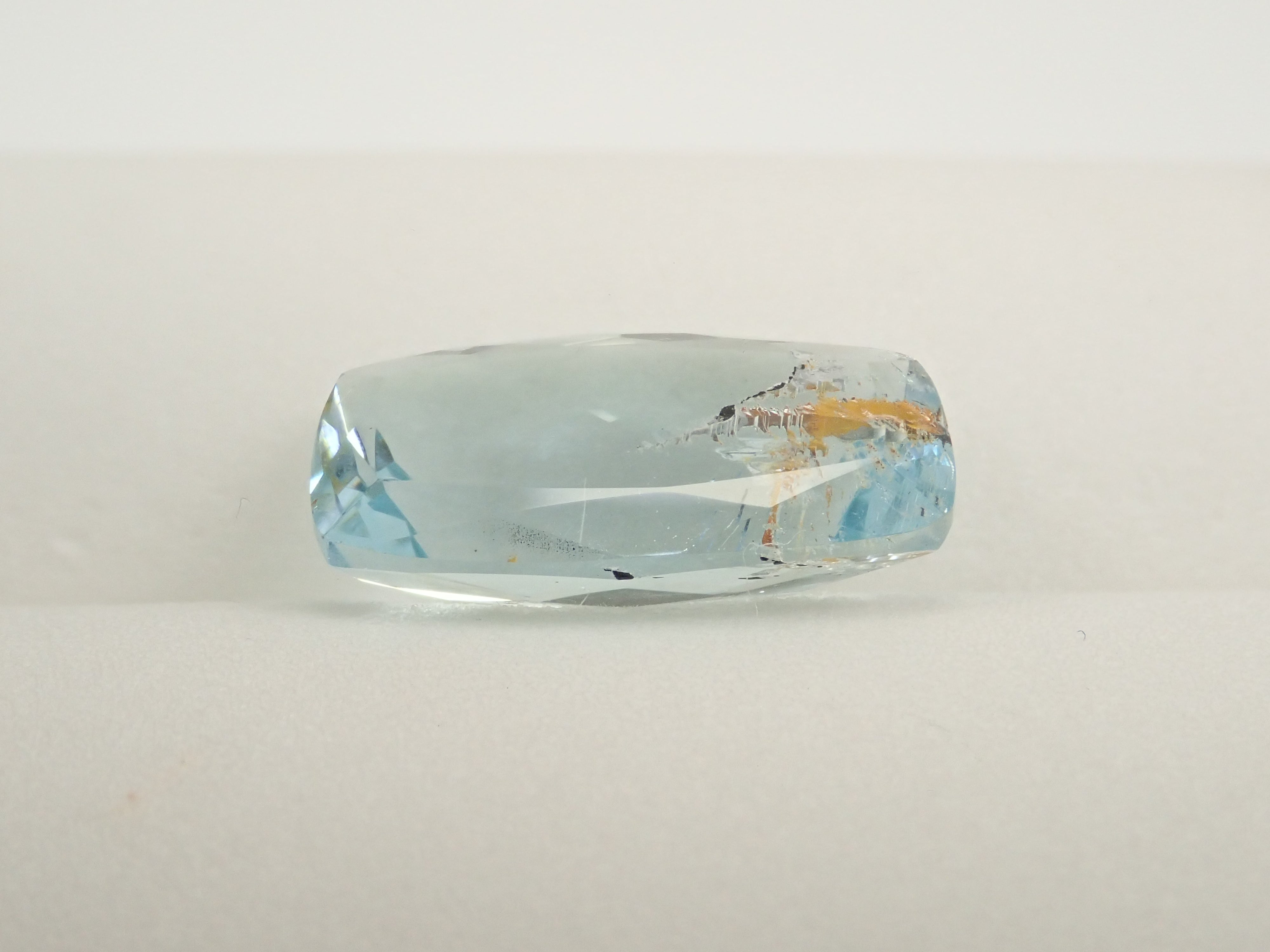 ブラジル産ライモナイトインブルートパーズ 6.701ctルース