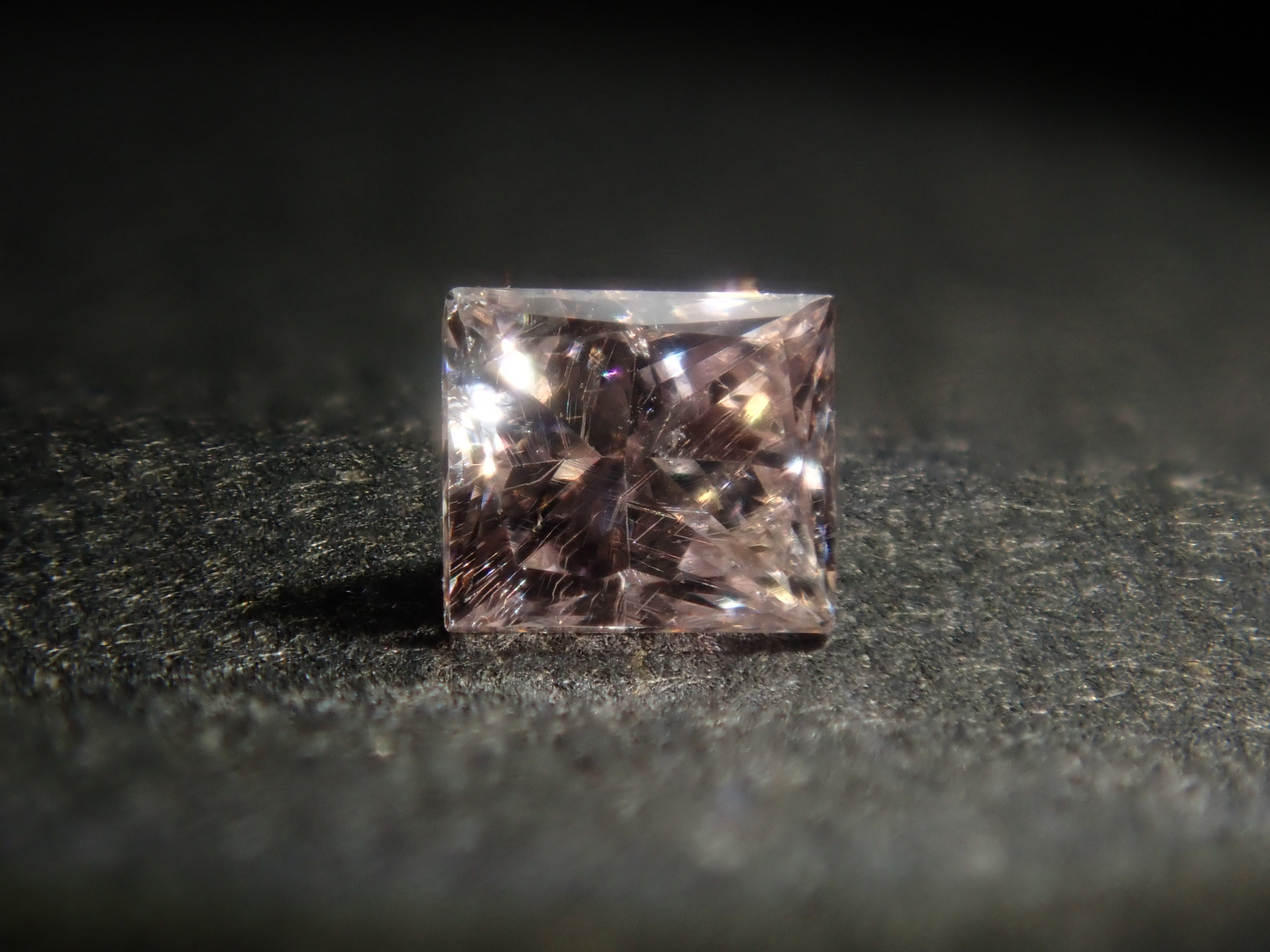 【3/1 22時販売】《限定15石》通常39,800円のFANCYカラーのピンクダイヤ含むピンクダイヤモンド1石ルース《複数購入割引有》