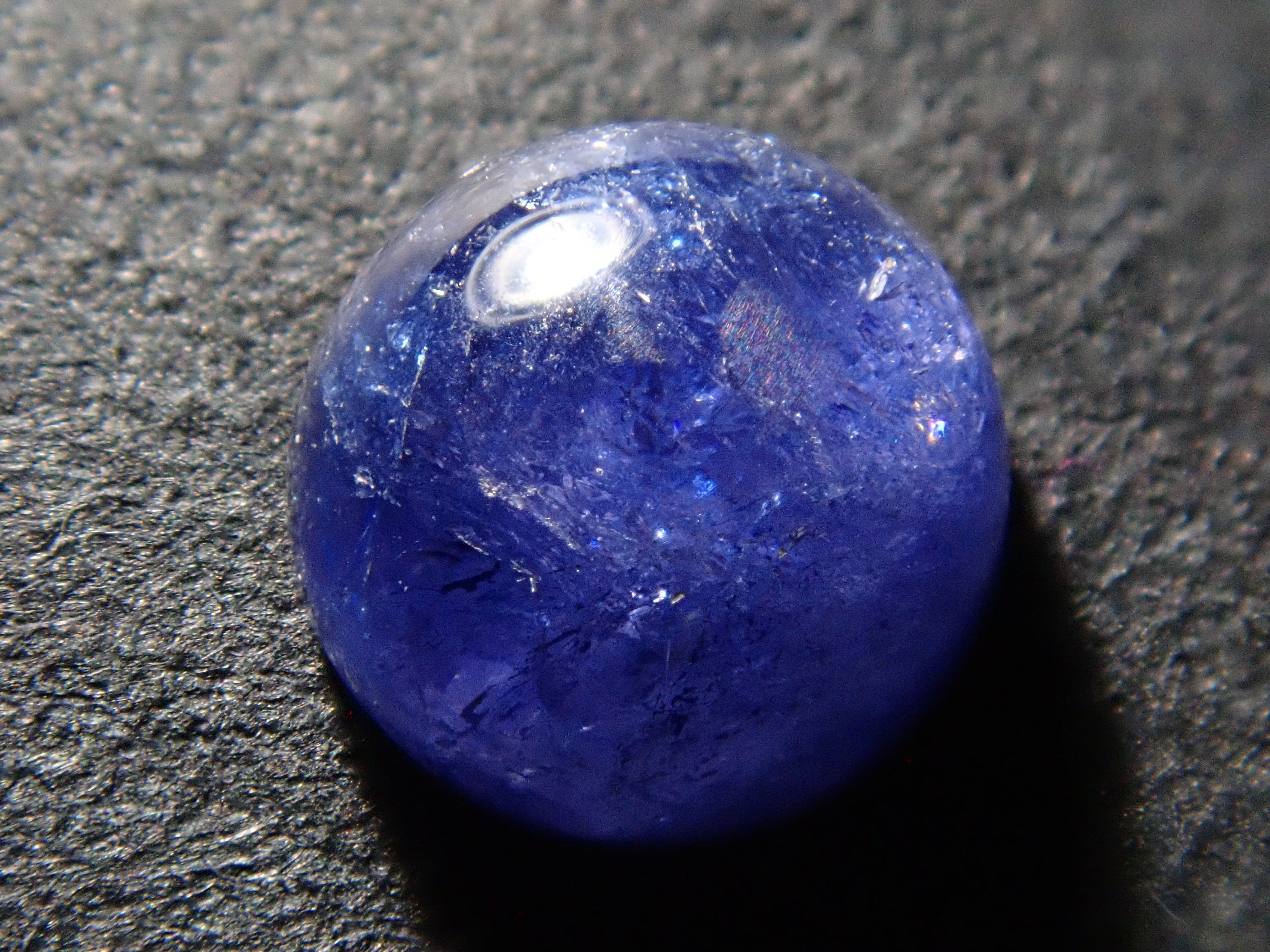 【12549810掲載】ベニトアイト 0.607ctルース