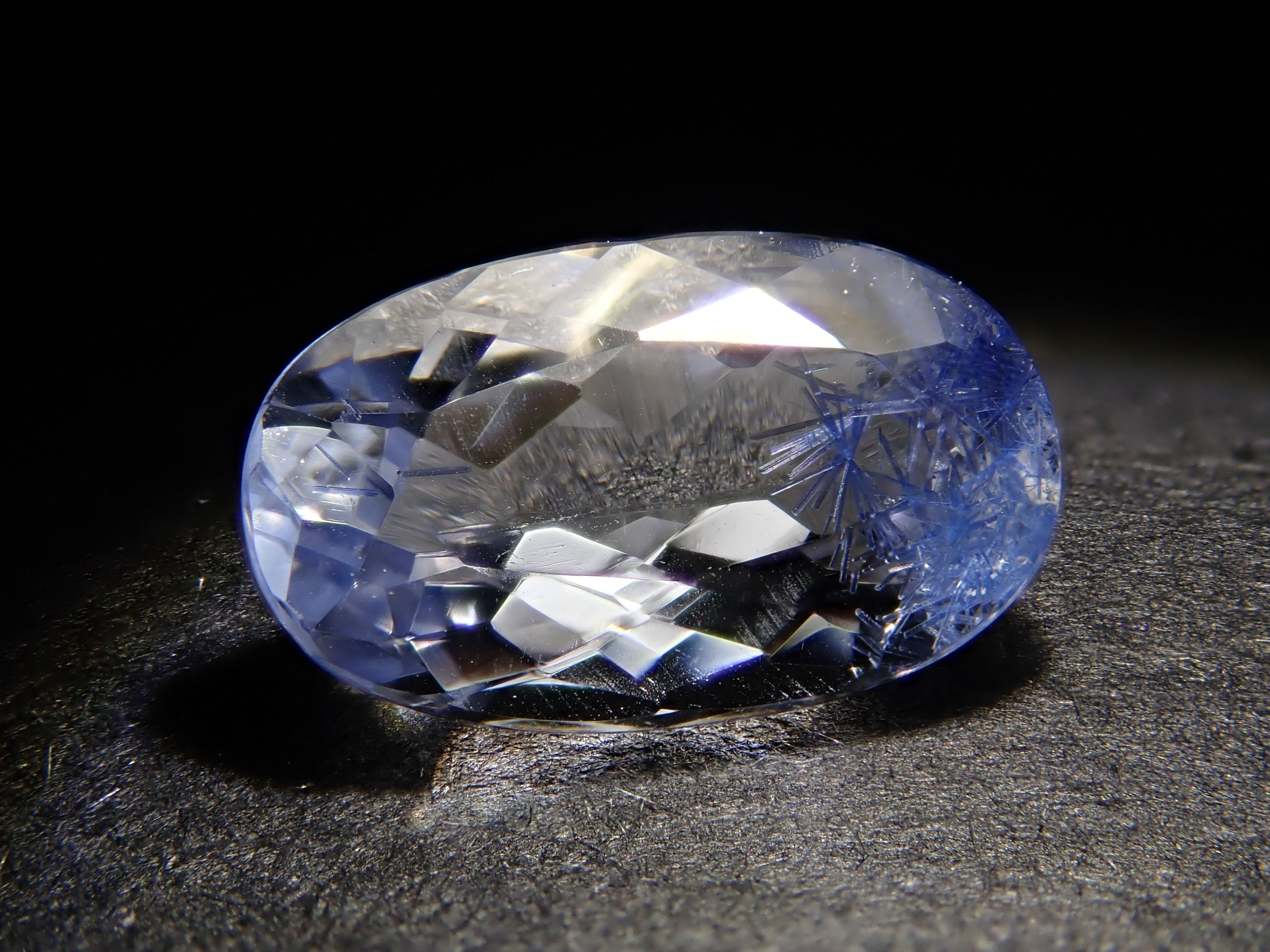 【12562083掲載】ブラジル産デュモルチェライトインクォーツ 1.060ctルース