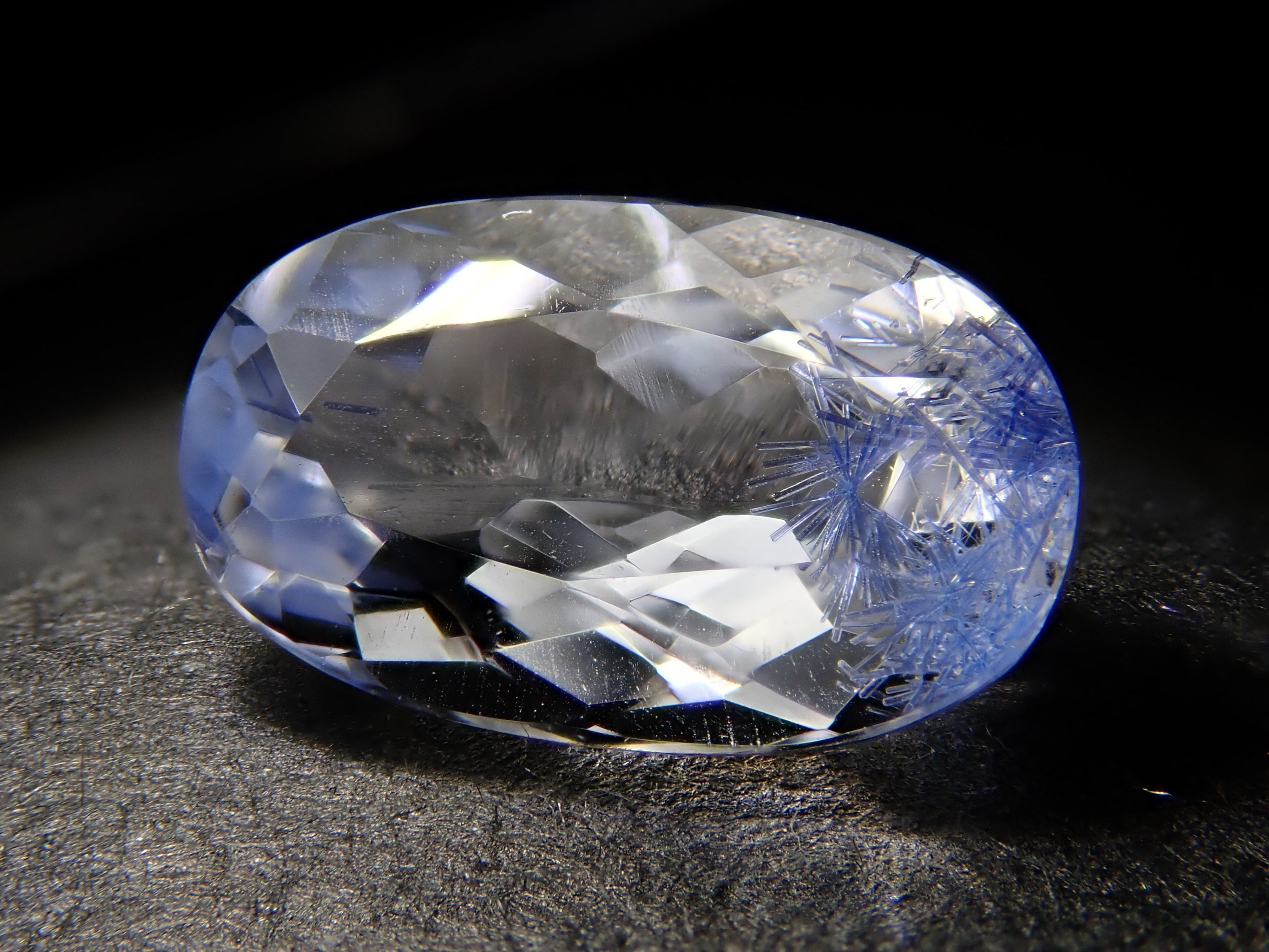 【12562083掲載】ブラジル産デュモルチェライトインクォーツ 1.060ctルース