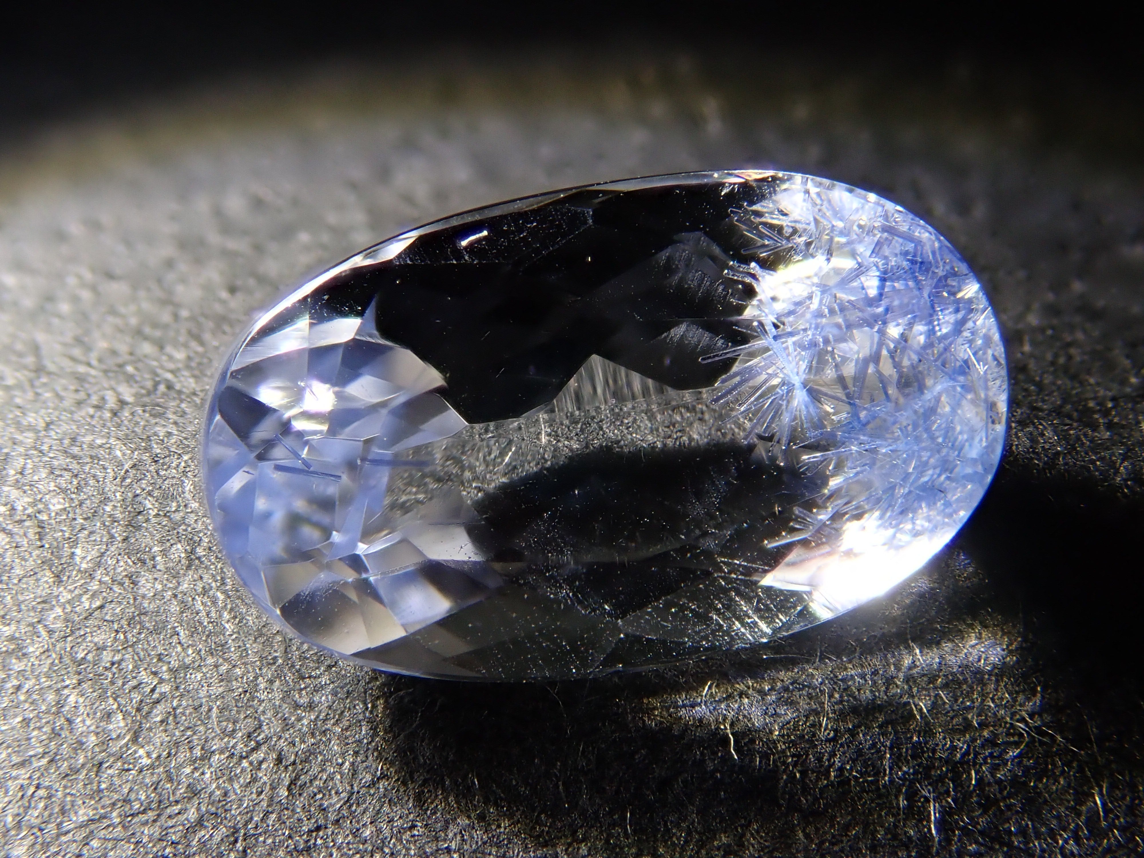 【12562083掲載】ブラジル産デュモルチェライトインクォーツ 1.060ctルース