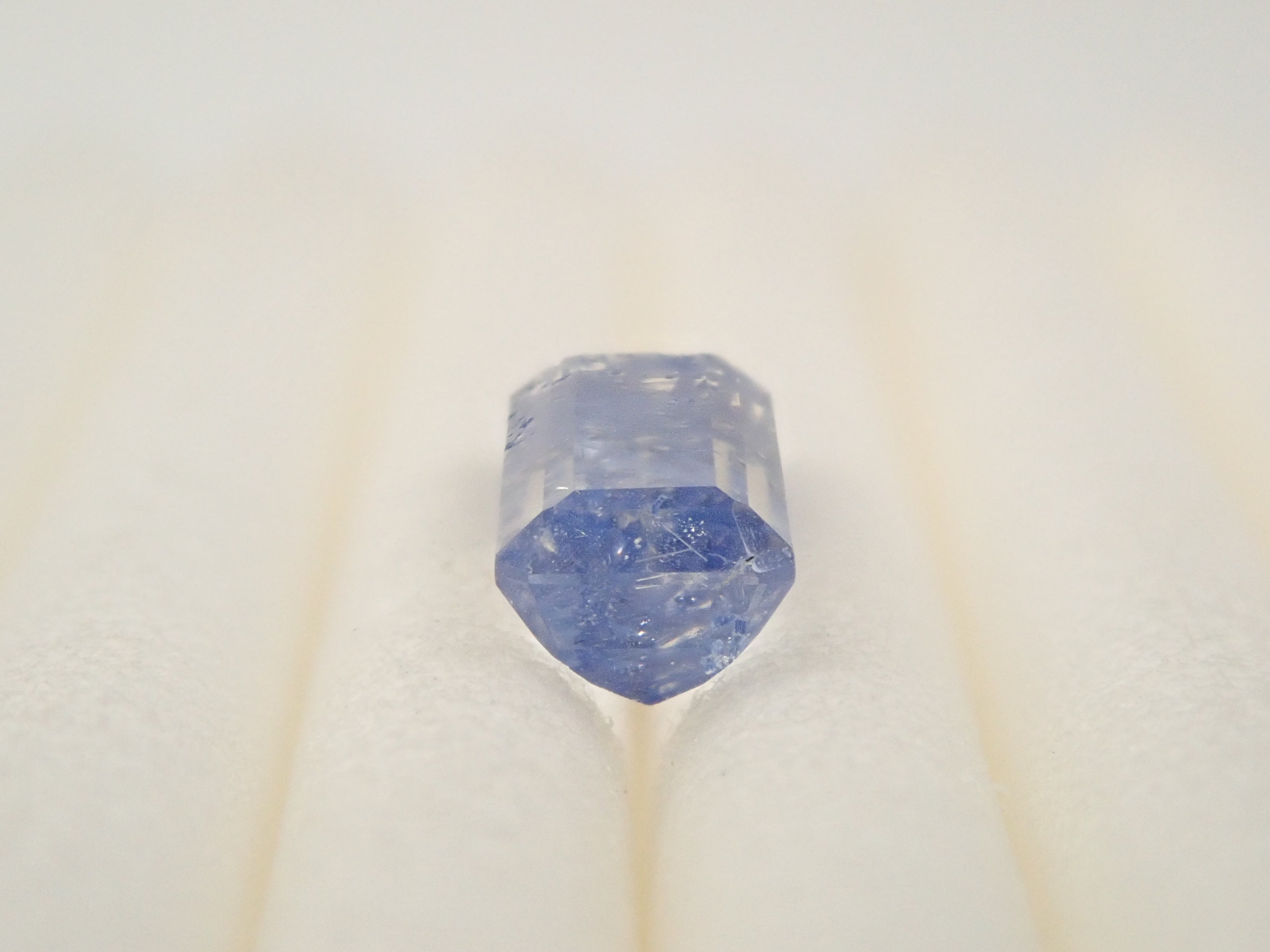 【12562085掲載】ブラジル産デュモルチェライトインクォーツ 0.603ctルース