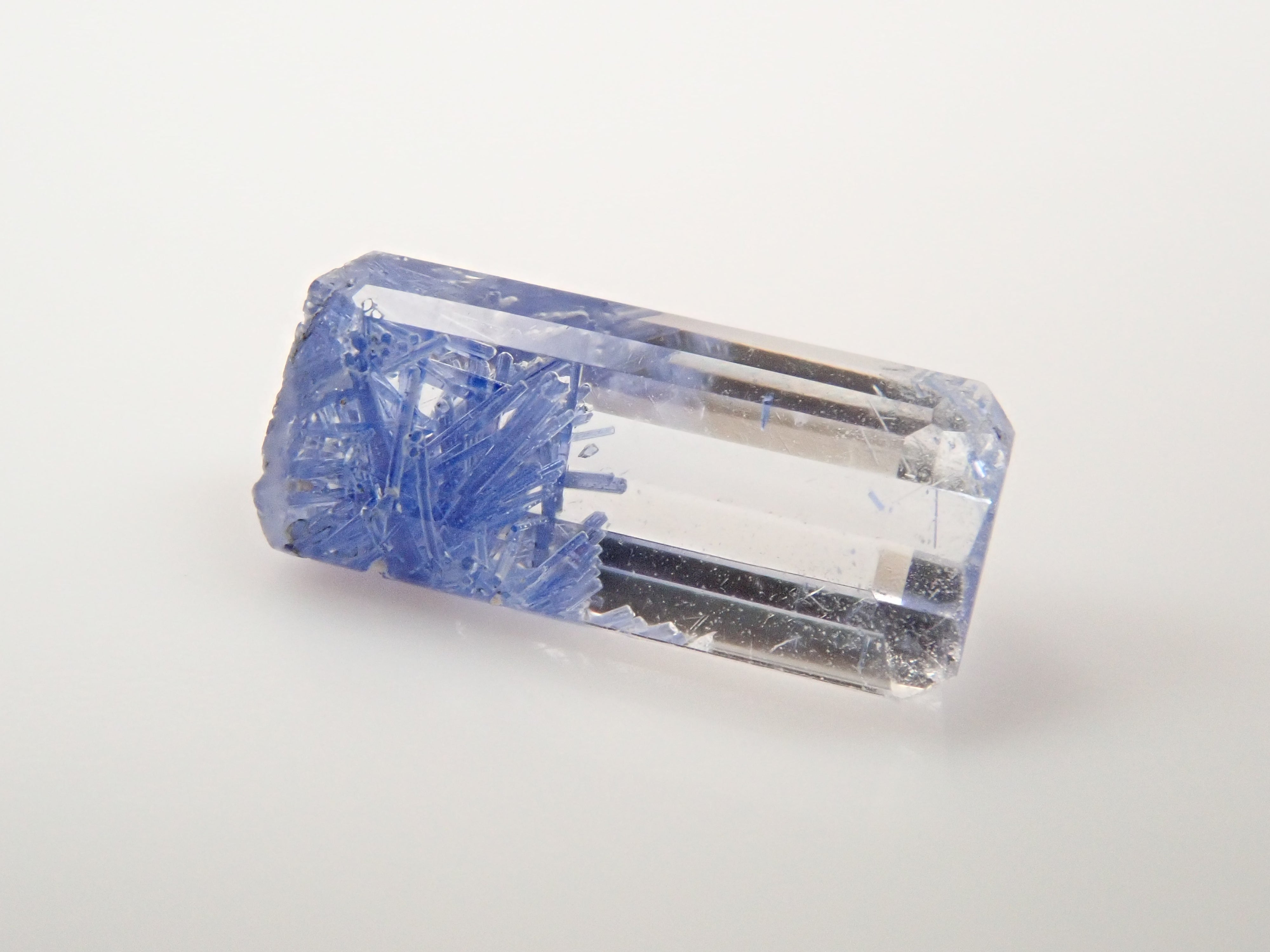 【12562085掲載】ブラジル産デュモルチェライトインクォーツ 0.603ctルース