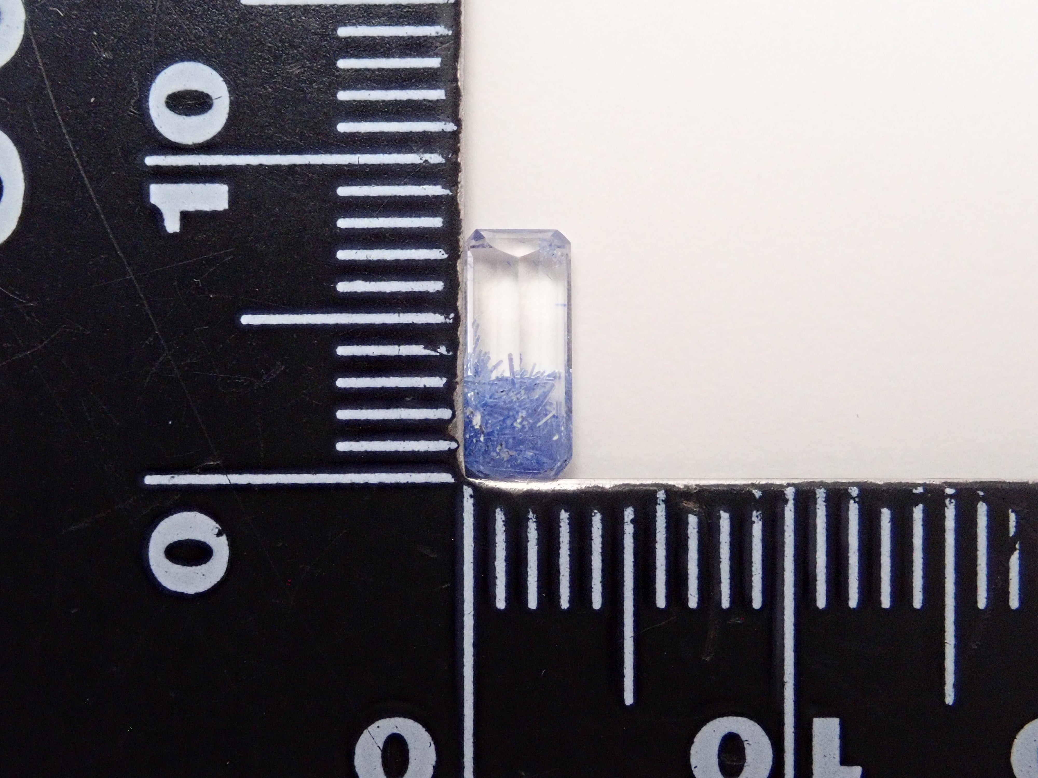 【12562085掲載】ブラジル産デュモルチェライトインクォーツ 0.603ctルース