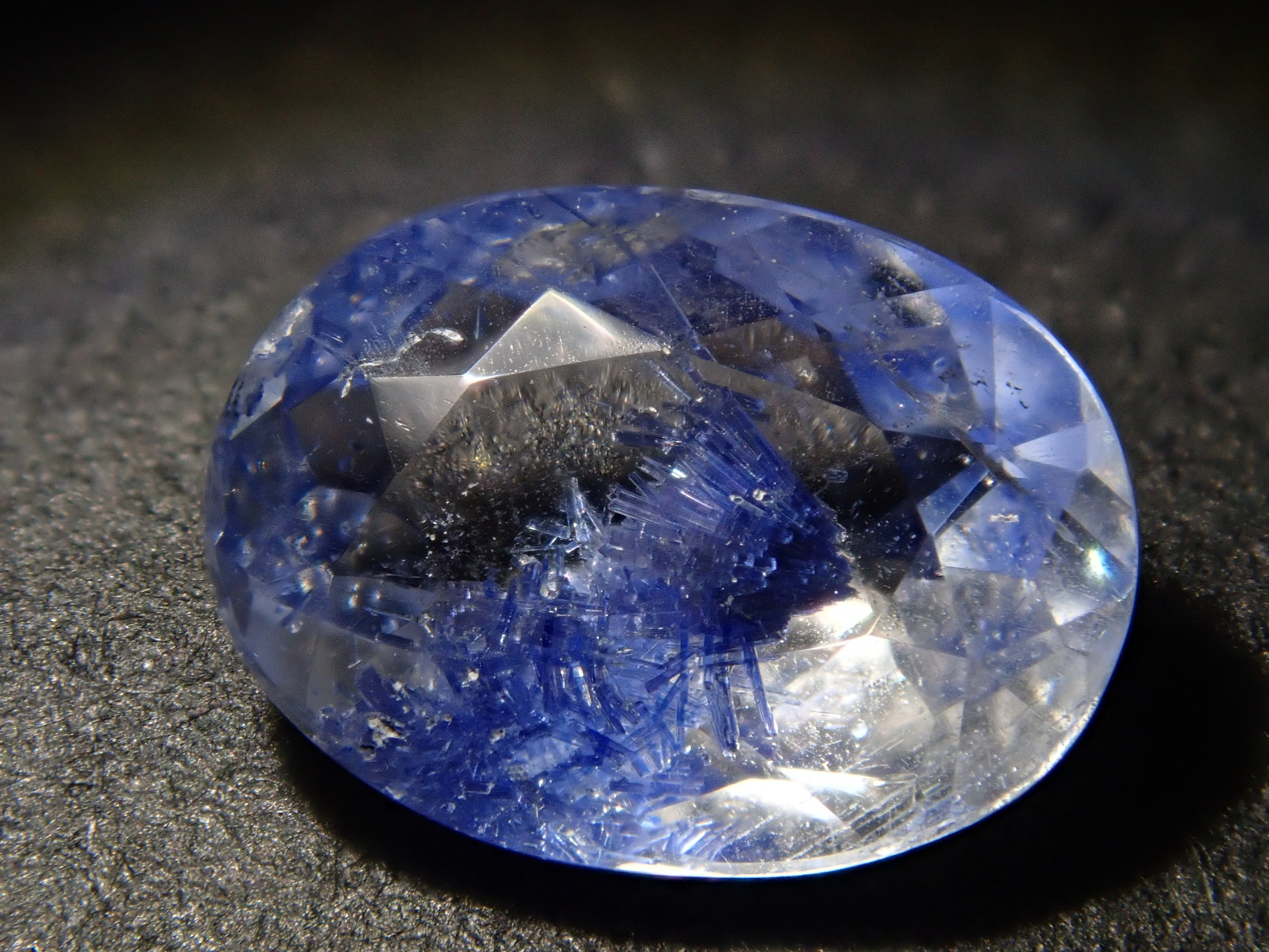 【12562087掲載】ブラジル産デュモルチェライトインクォーツ 0.914ctルース