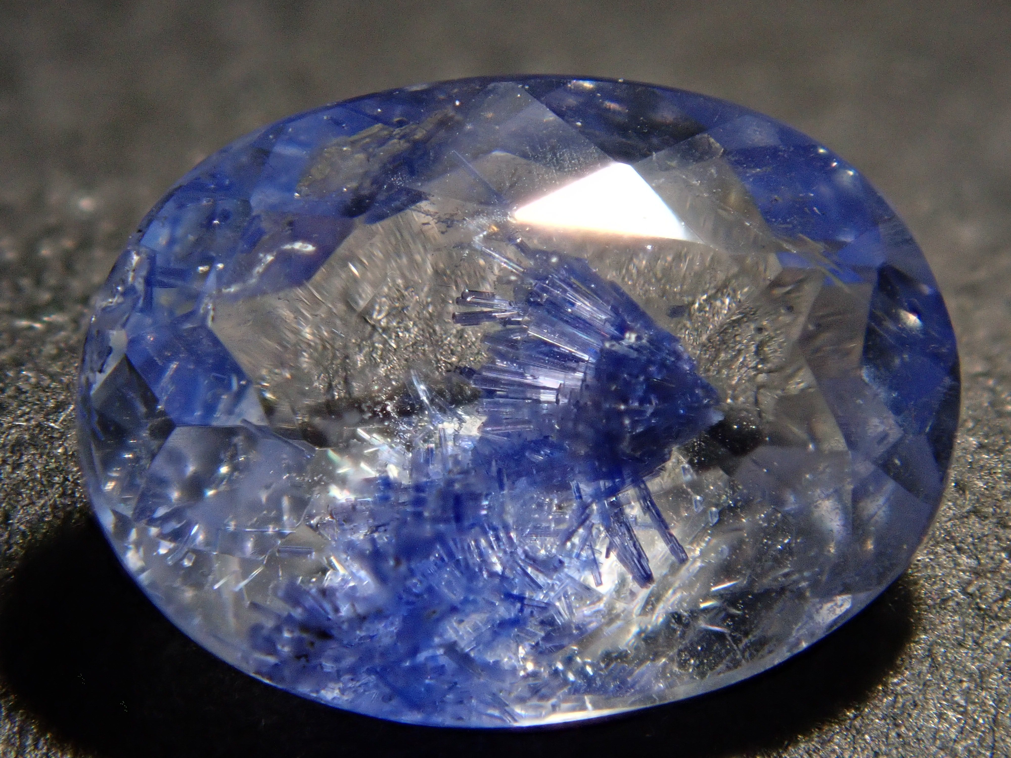 【12562087掲載】ブラジル産デュモルチェライトインクォーツ 0.914ctルース