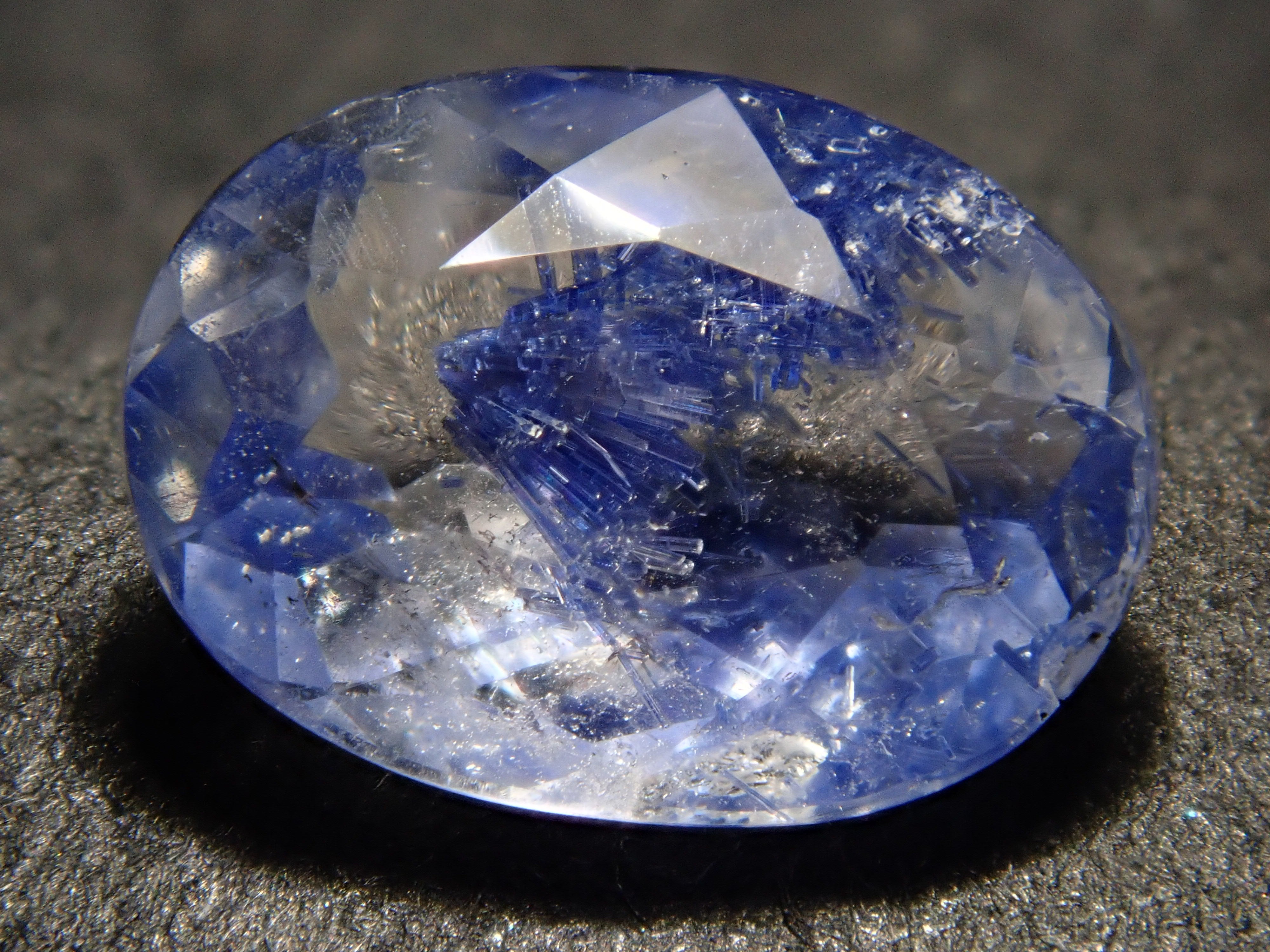 【12562087掲載】ブラジル産デュモルチェライトインクォーツ 0.914ctルース