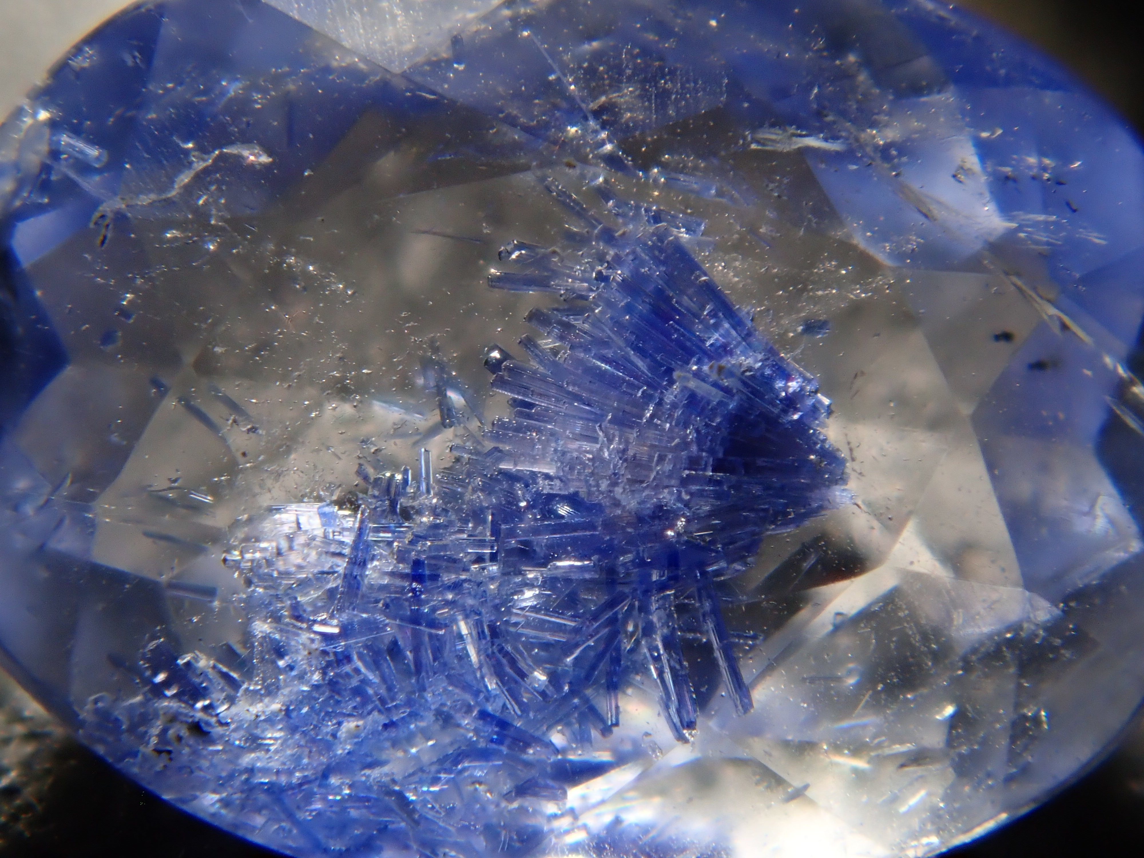 【12562087掲載】ブラジル産デュモルチェライトインクォーツ 0.914ctルース