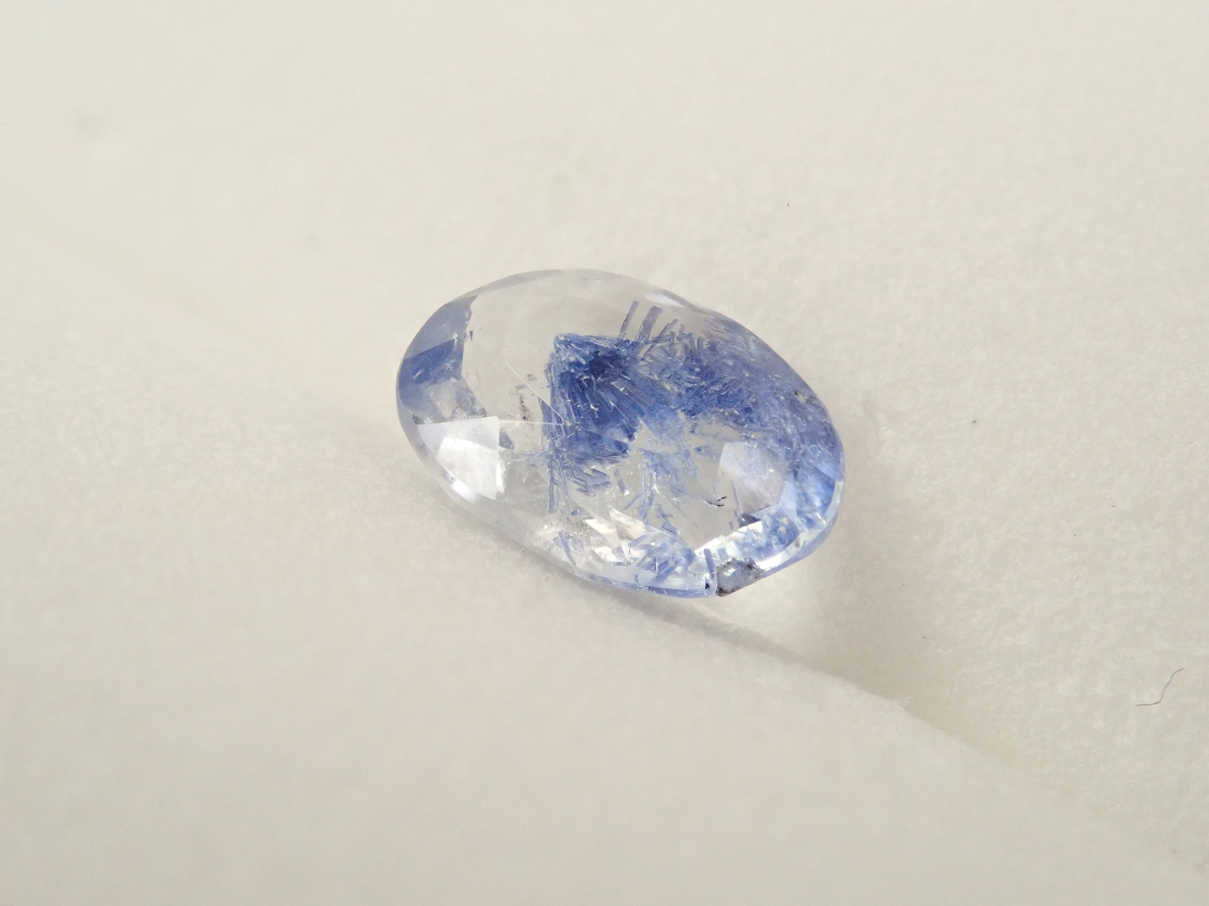 【12562087掲載】ブラジル産デュモルチェライトインクォーツ 0.914ctルース