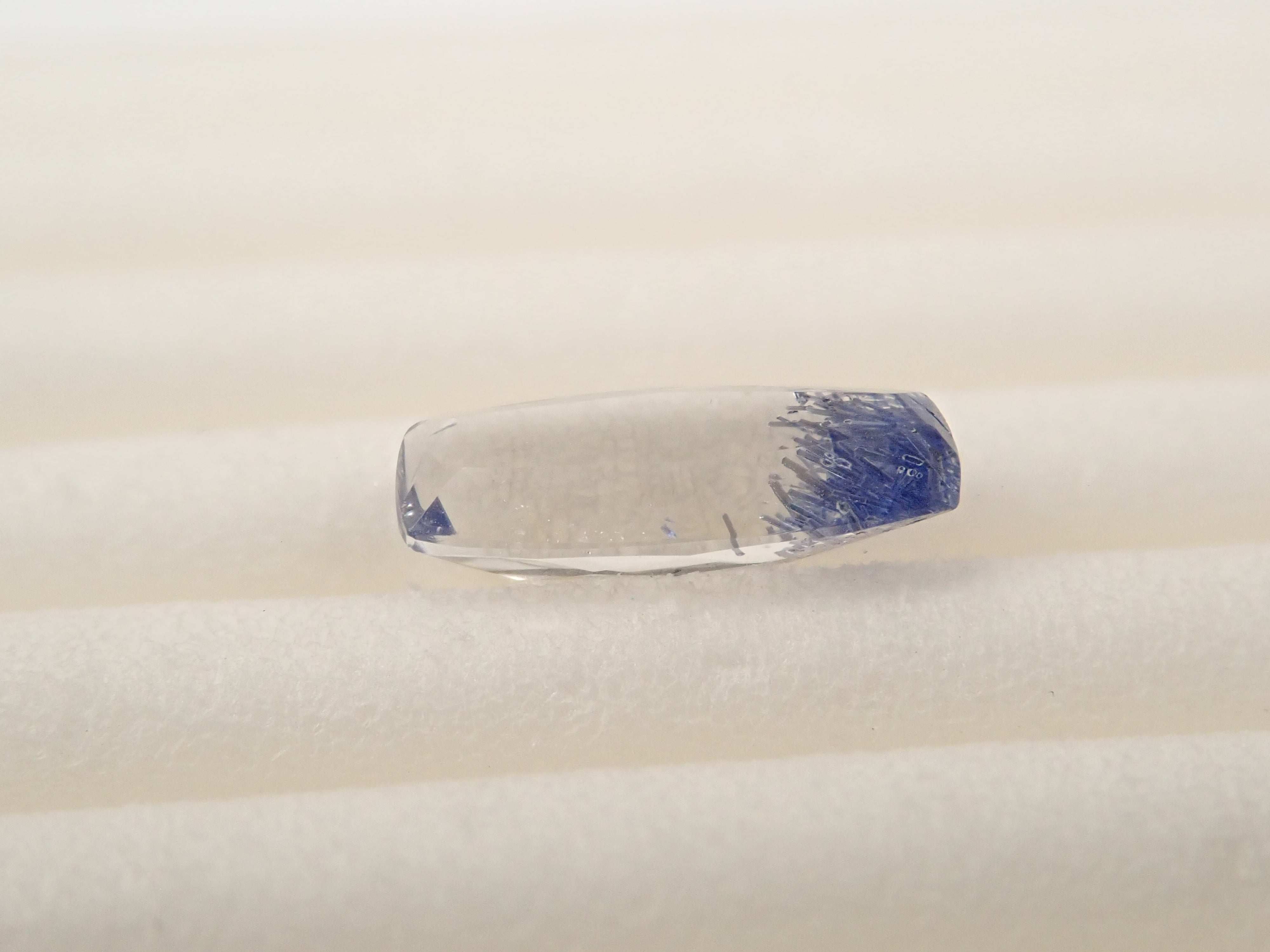 【12562088掲載】ブラジル産デュモルチェライトインクォーツ 0.543ctルース