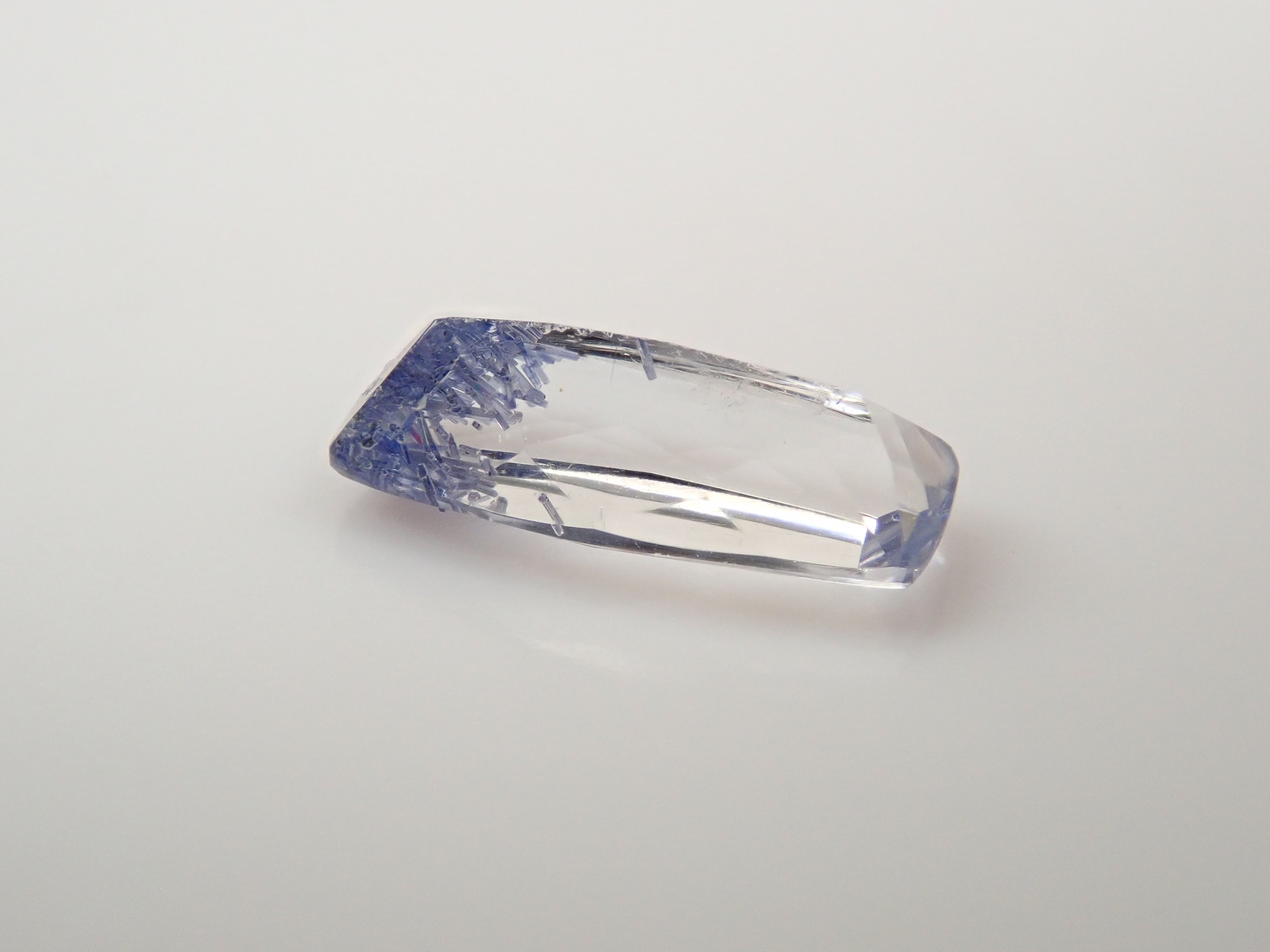 【12562088掲載】ブラジル産デュモルチェライトインクォーツ 0.543ctルース