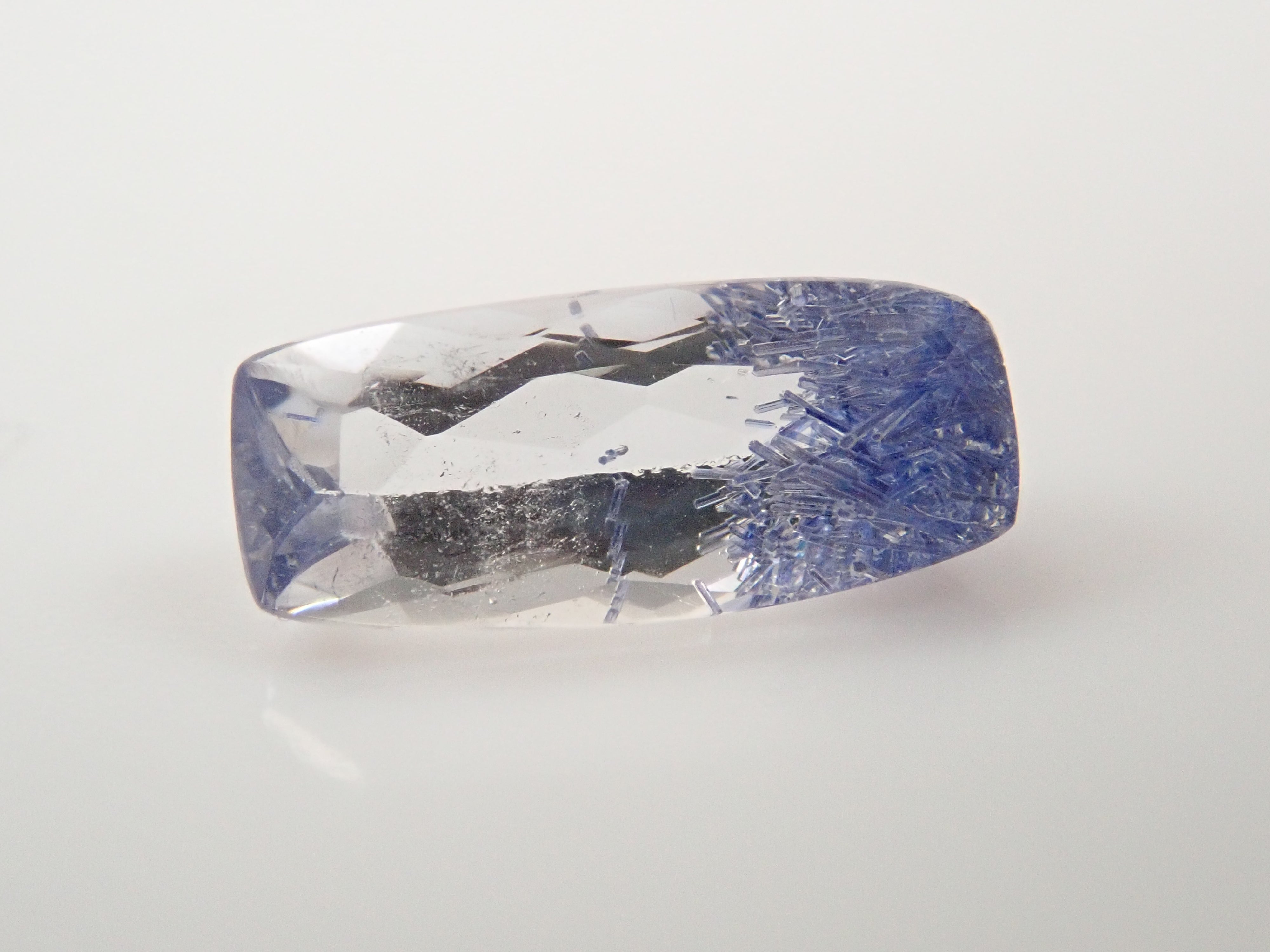 【12562088掲載】ブラジル産デュモルチェライトインクォーツ 0.543ctルース