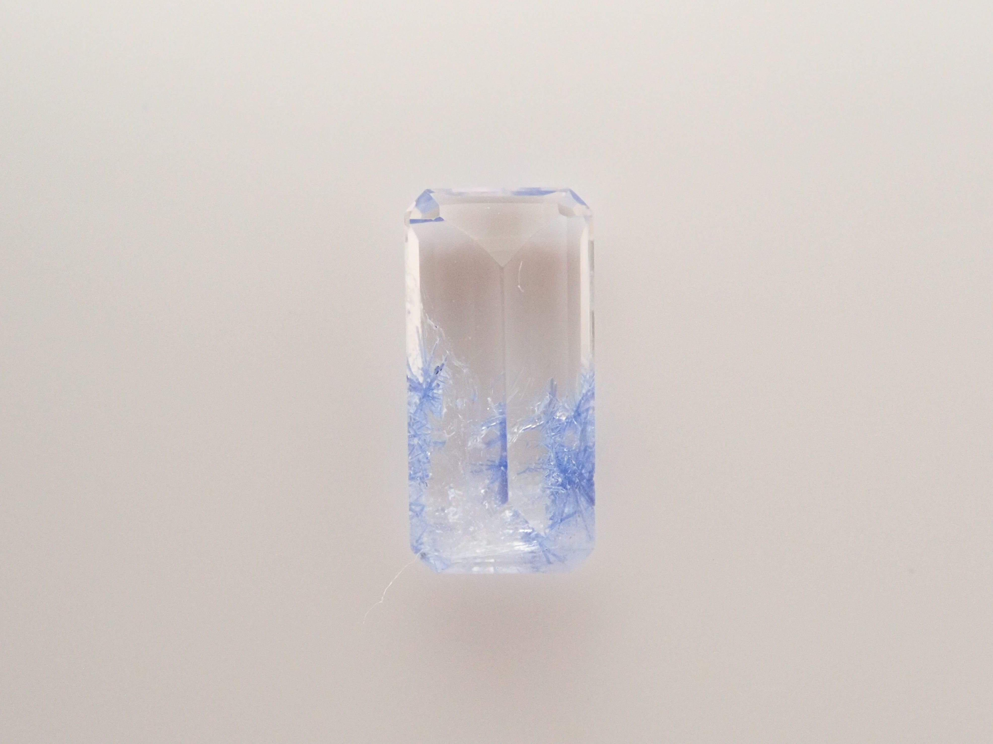 【12562089掲載】ブラジル産デュモルチェライトインクォーツ 0.796ctルース