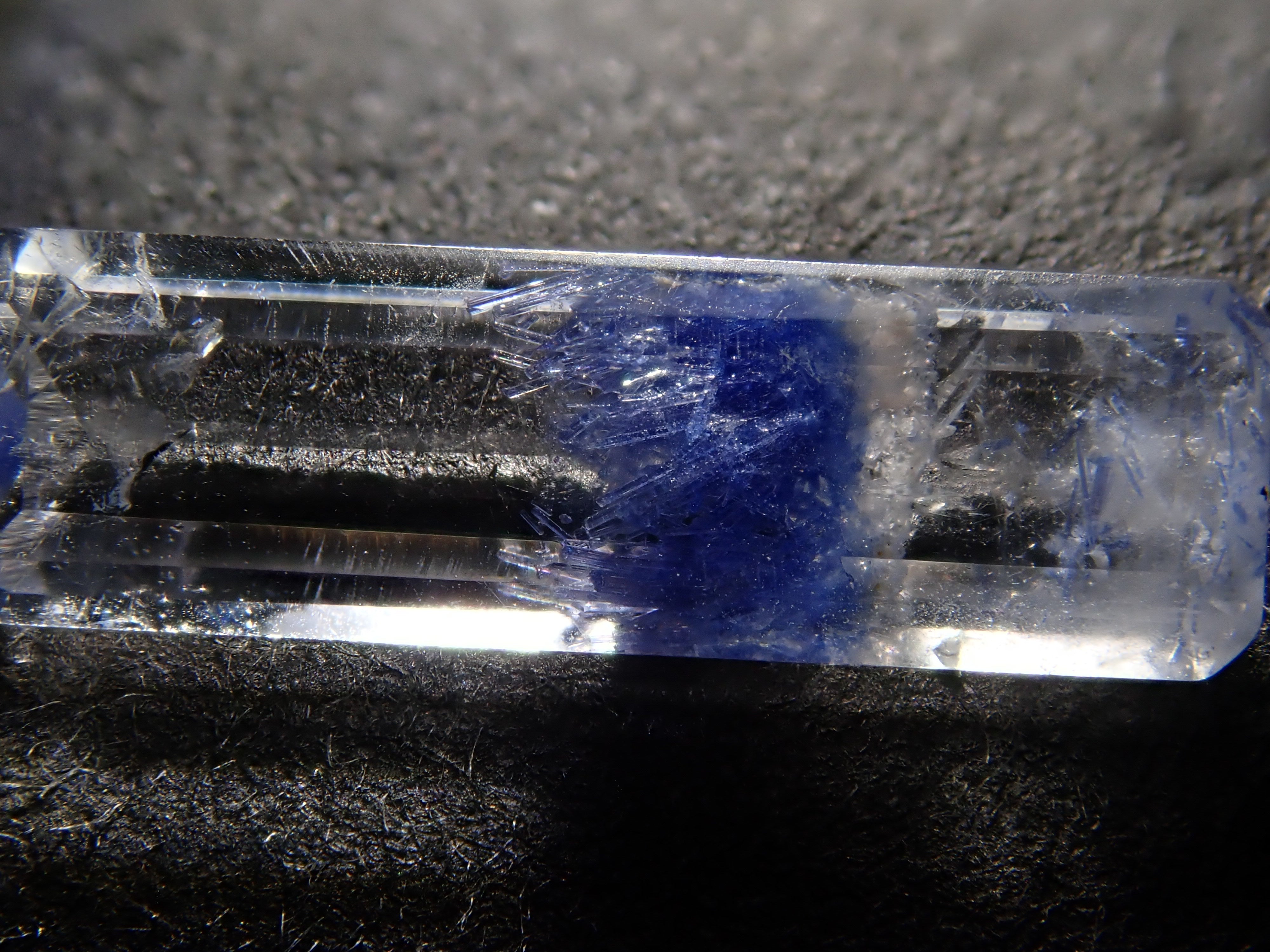 【12562090掲載】ブラジル産デュモルチェライトインクォーツ 0.813ctルース