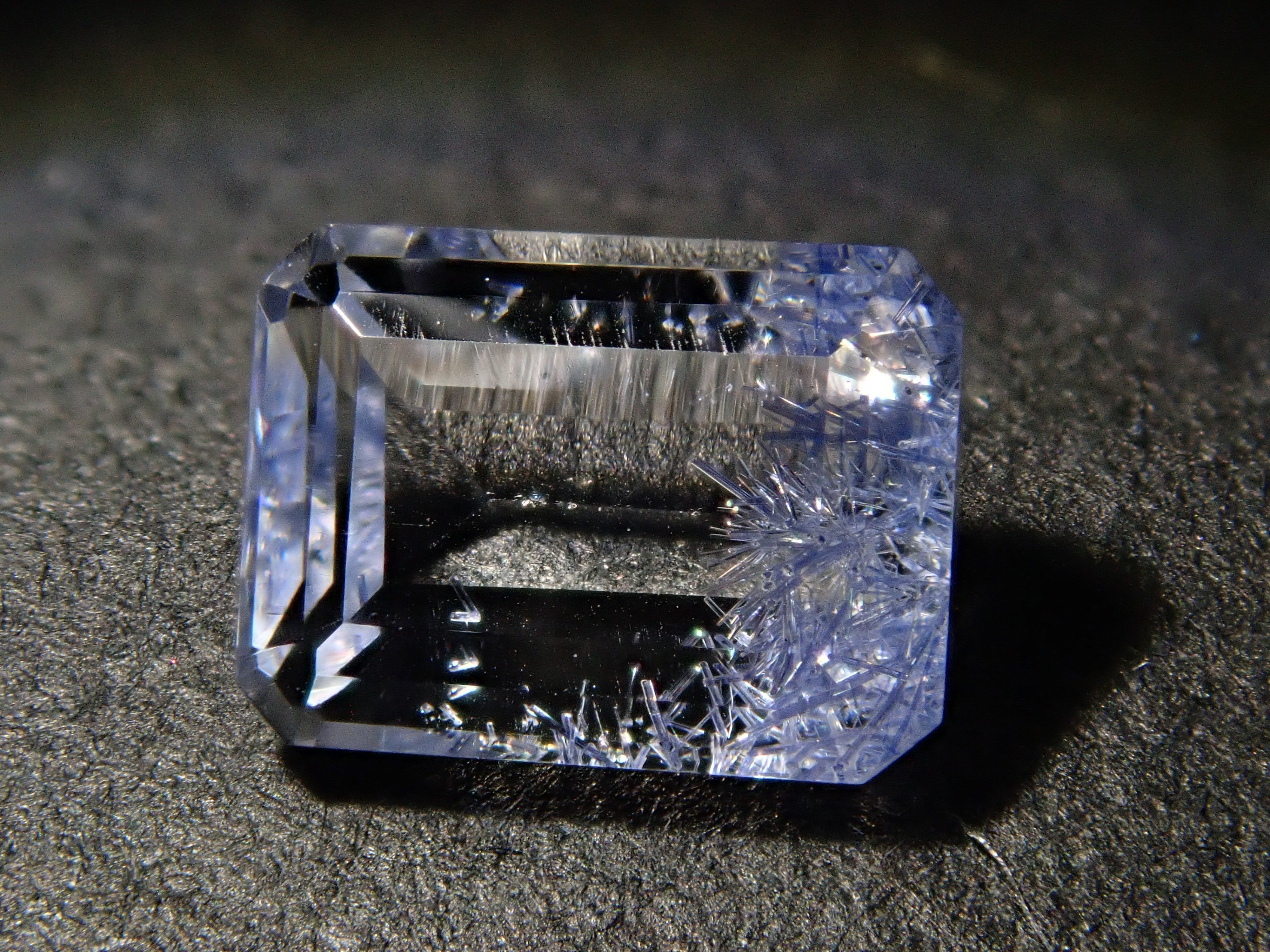 【12562091掲載】ブラジル産デュモルチェライトインクォーツ 0.720ctルース