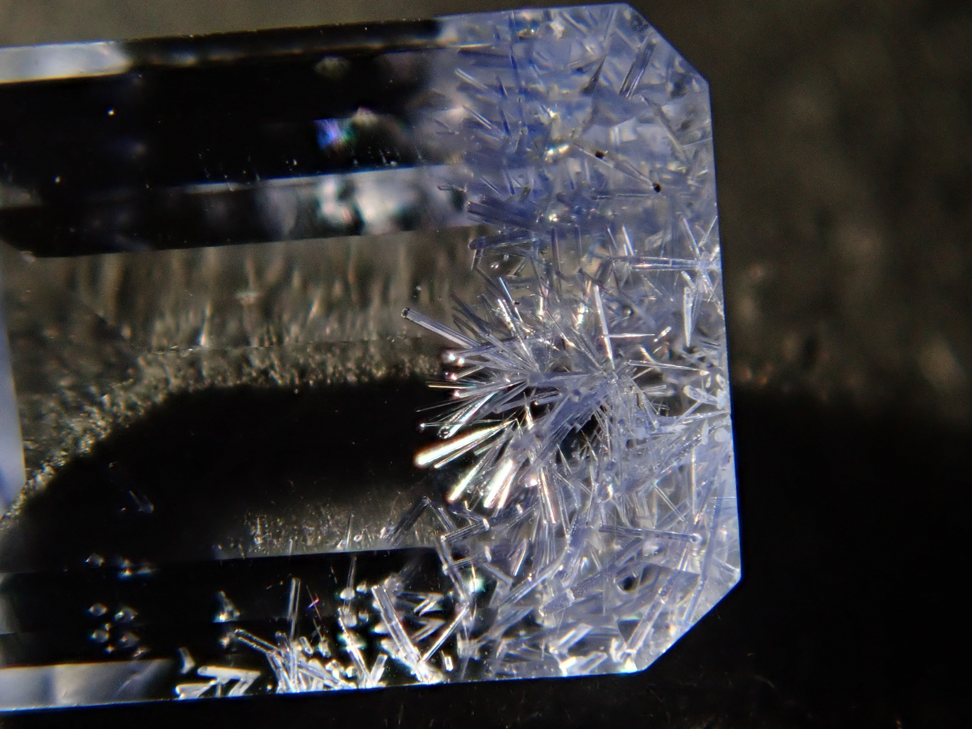 【12562091掲載】ブラジル産デュモルチェライトインクォーツ 0.720ctルース