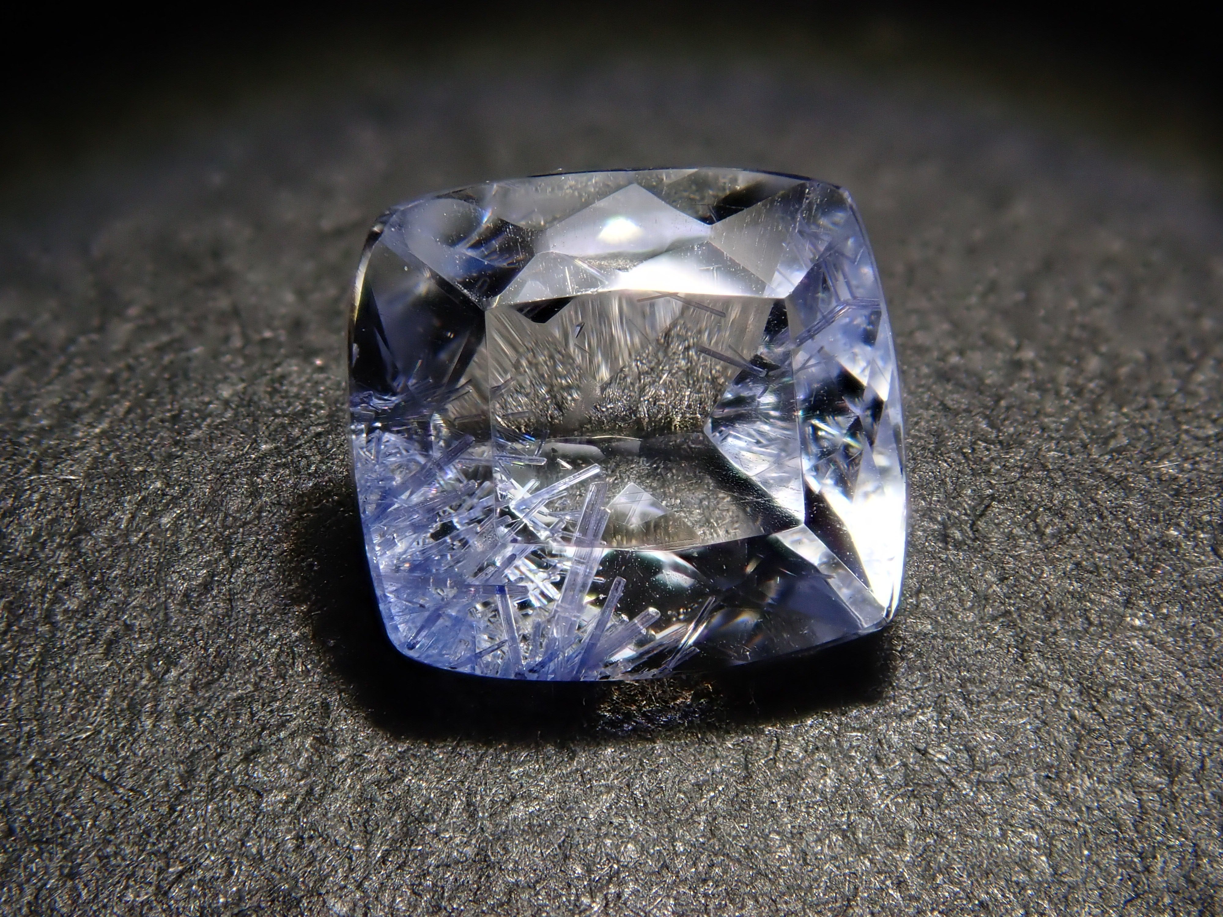 【12562092掲載】ブラジル産デュモルチェライトインクォーツ 0.522ctルース