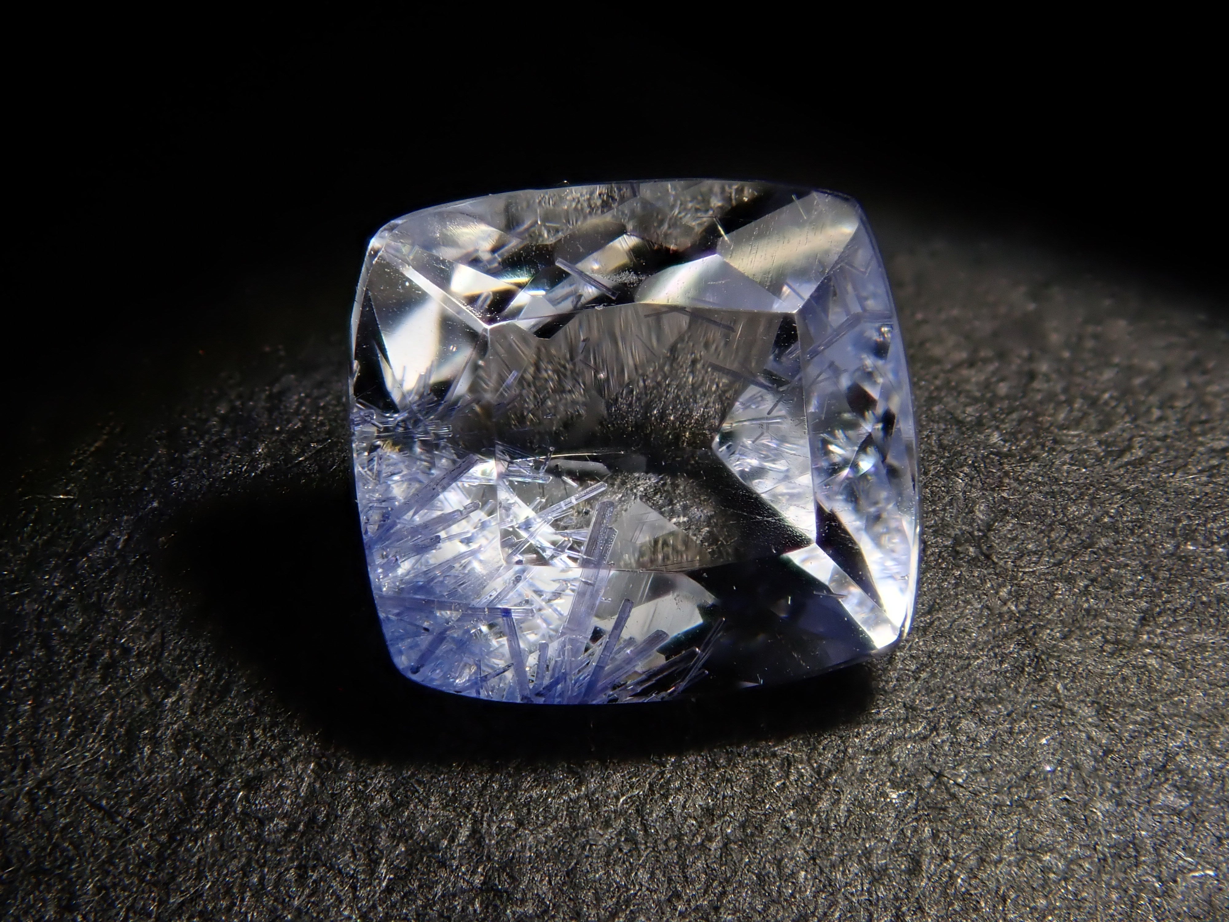 【12562092掲載】ブラジル産デュモルチェライトインクォーツ 0.522ctルース