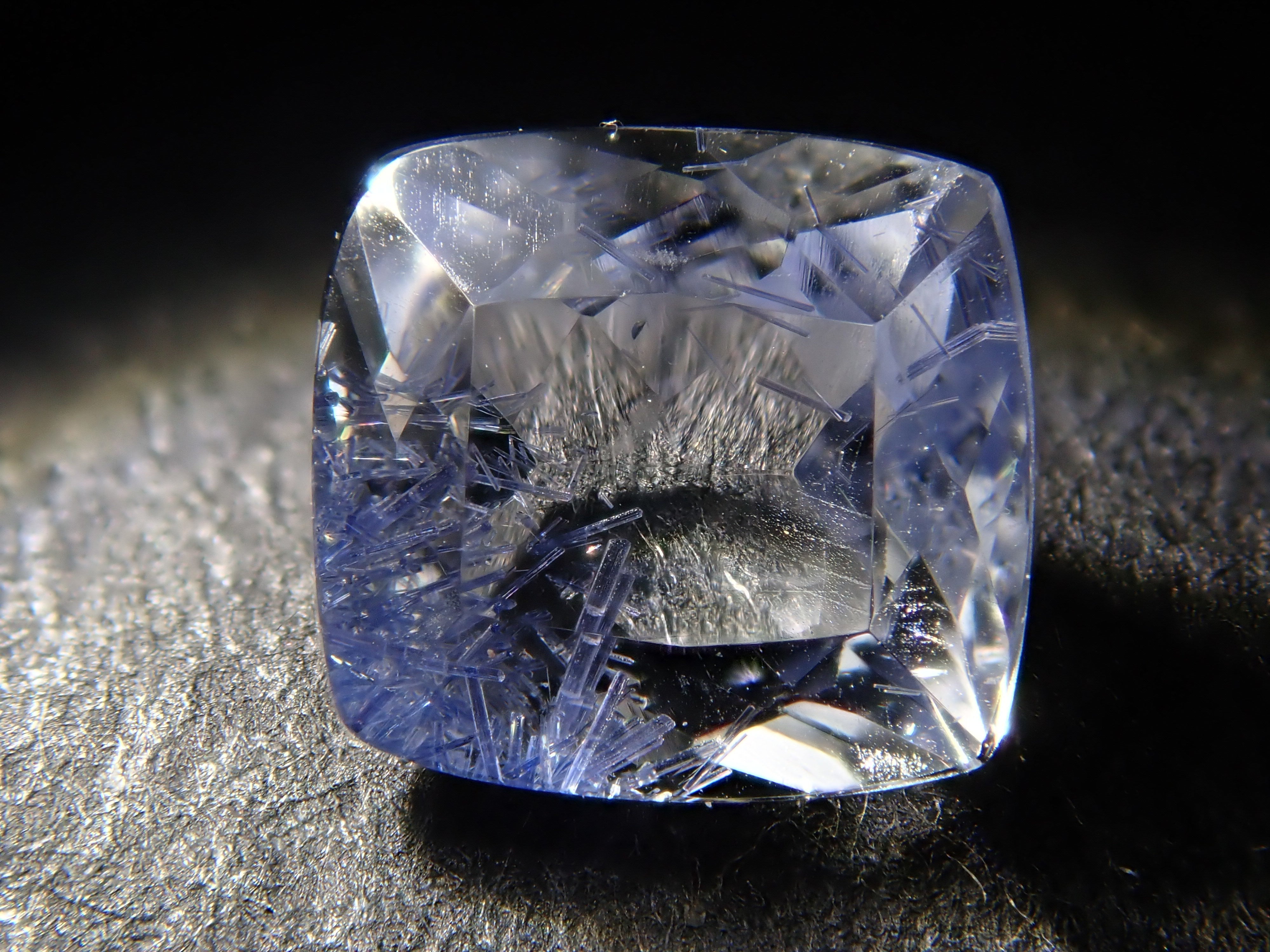 【12562092掲載】ブラジル産デュモルチェライトインクォーツ 0.522ctルース