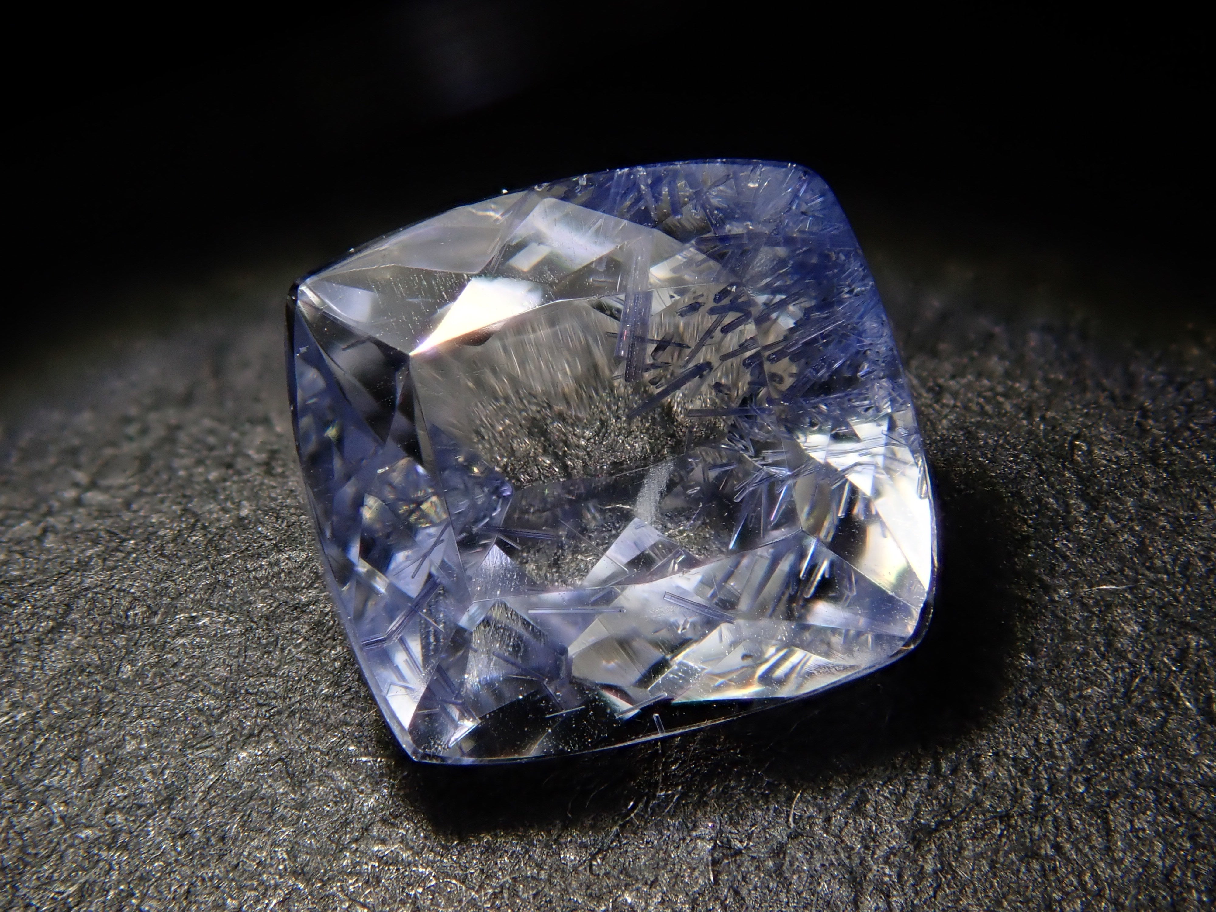 【12562092掲載】ブラジル産デュモルチェライトインクォーツ 0.522ctルース