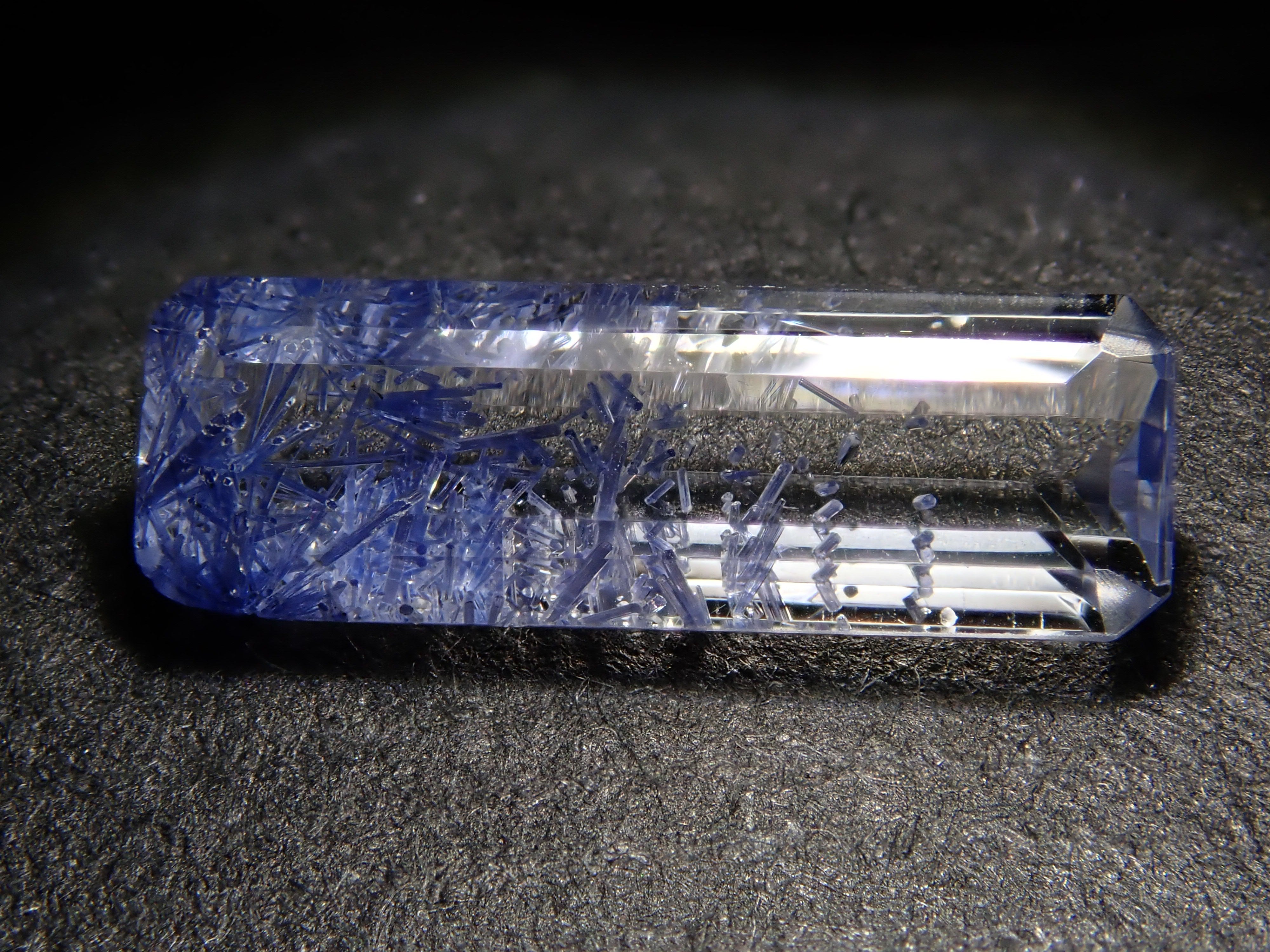 【12562093掲載】ブラジル産デュモルチェライトインクォーツ 0.839ctルース