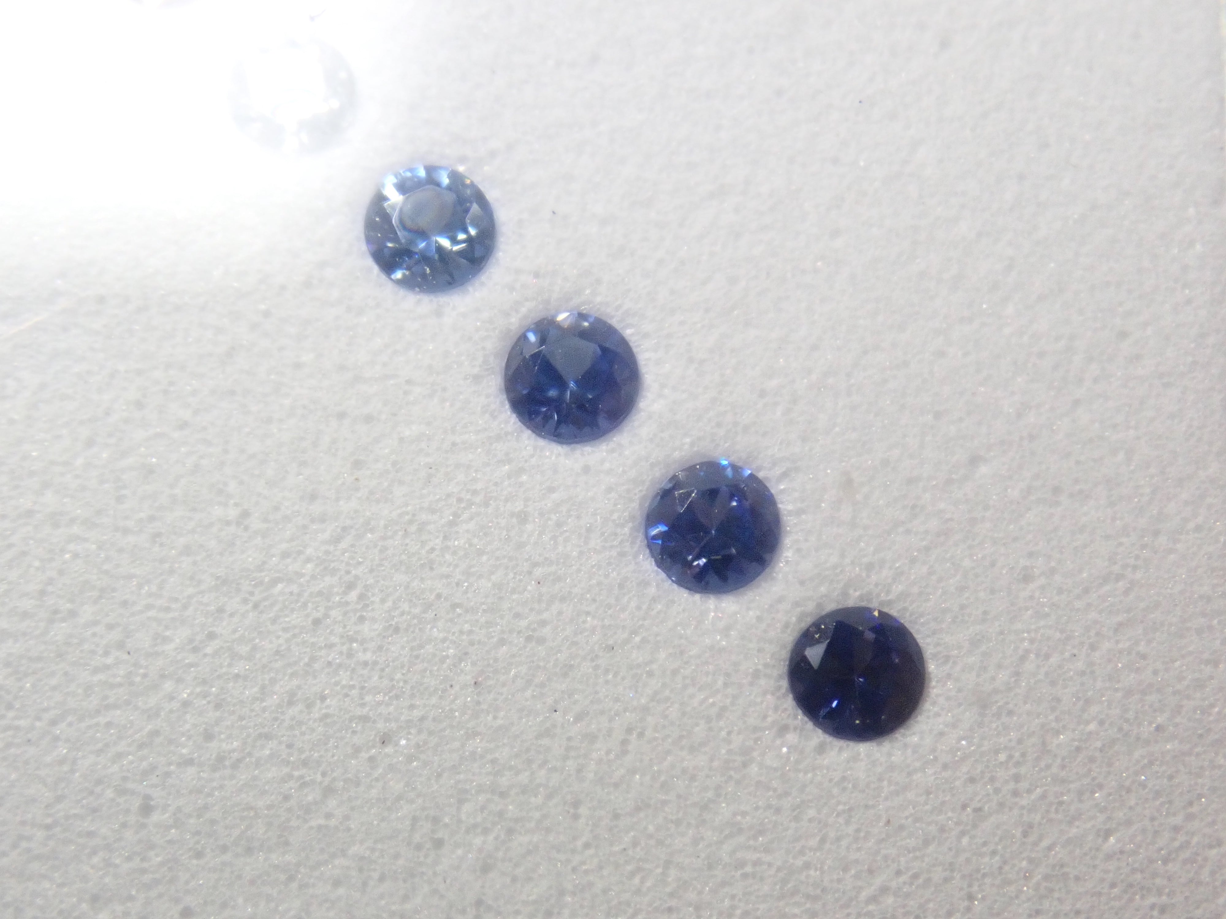 【3/6 22時販売】《限定2セット・ツーソン新着》ベニトアイトグラデーション6石セット（2.25mm,ラウンドカット,トップクオリティ含む）《複数購入割引有》