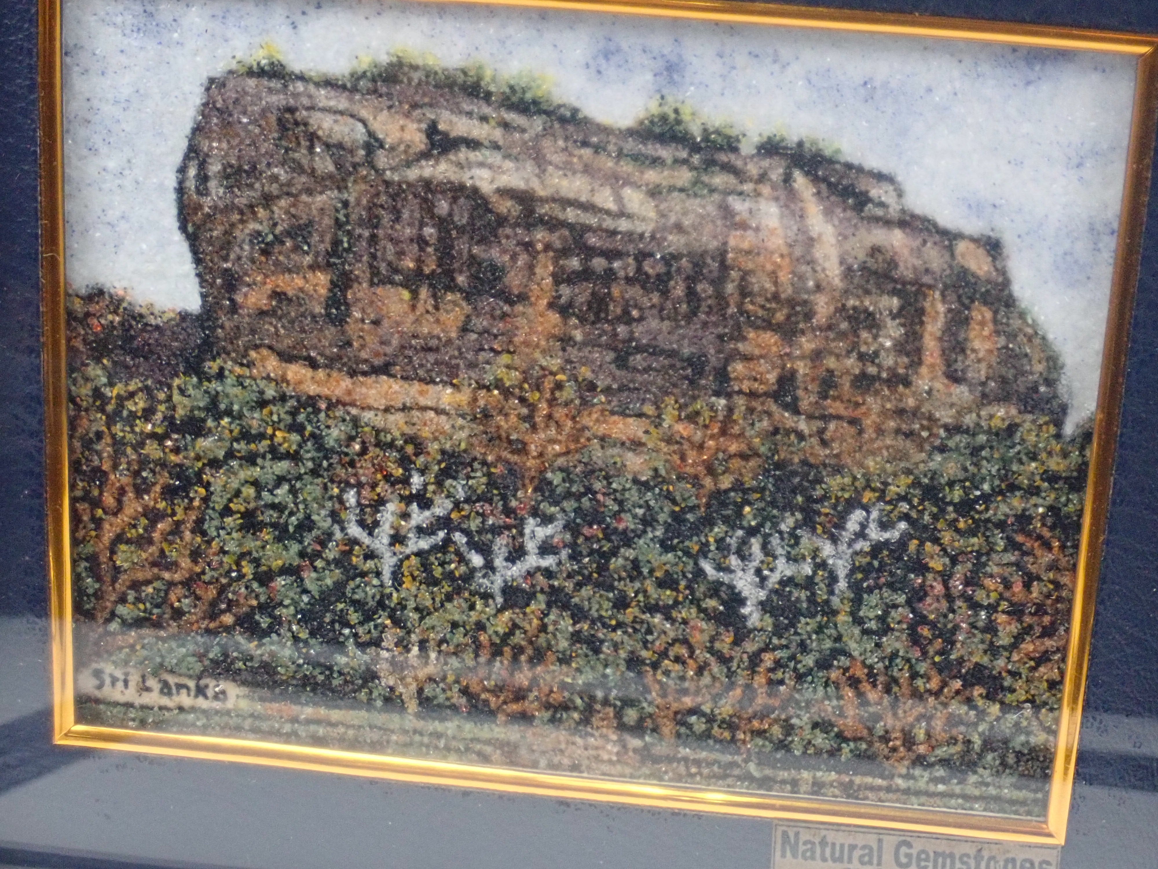 【3月7日晚間10點開賣】【僅剩一套】世界遺產獅子岩寶石畫及3件以上斯里蘭卡寶石配件套裝（總價值約50,000日元），直接購自斯里蘭卡工坊。 【多件購買可享折扣】