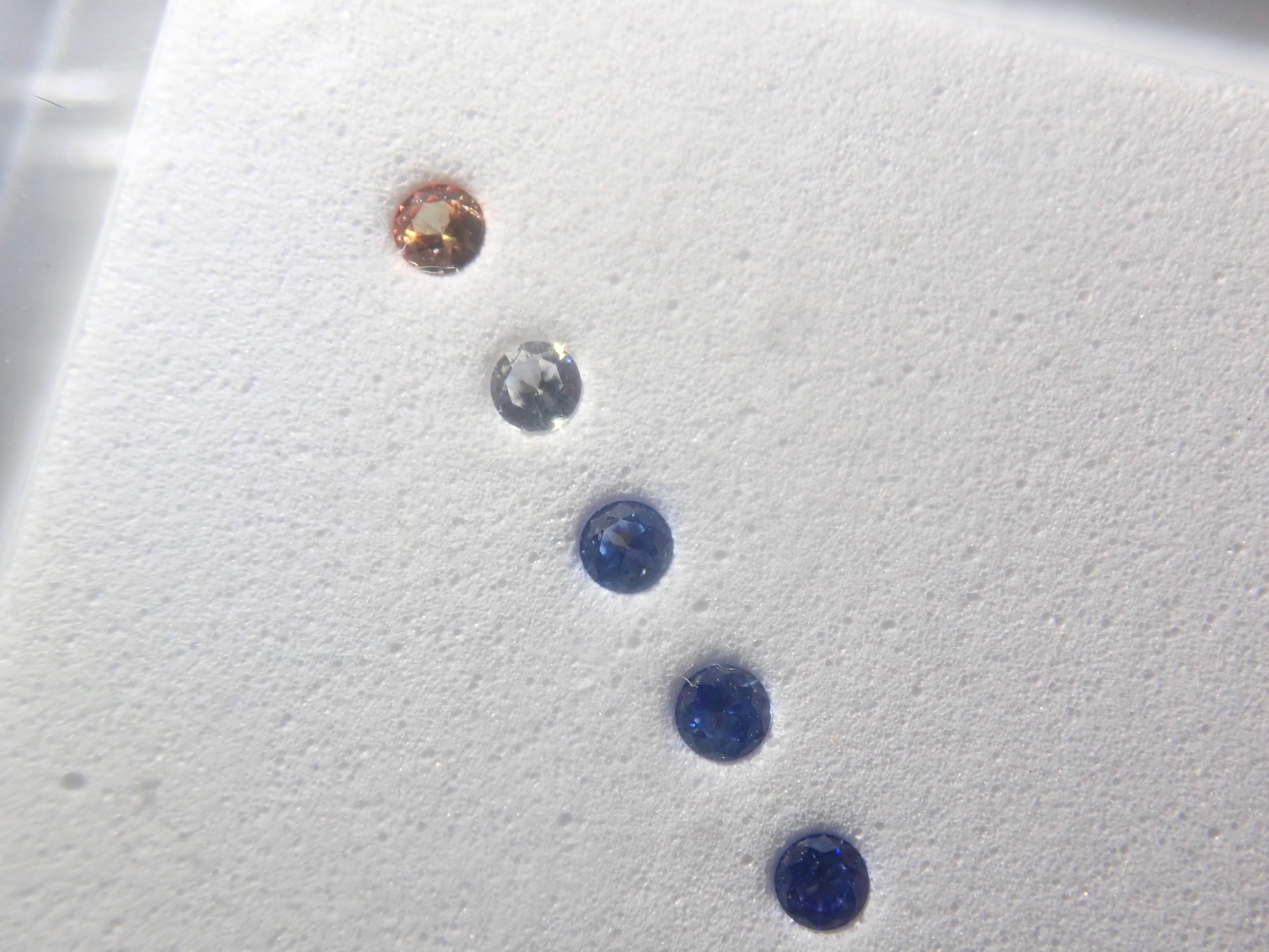 【3/6 22時販売】《限定1セット・ツーソン新着》ベニトアイトグラデーション6石セット（1.75mm,ラウンドカット,トップクオリティ含む） 《複数購入割引有》