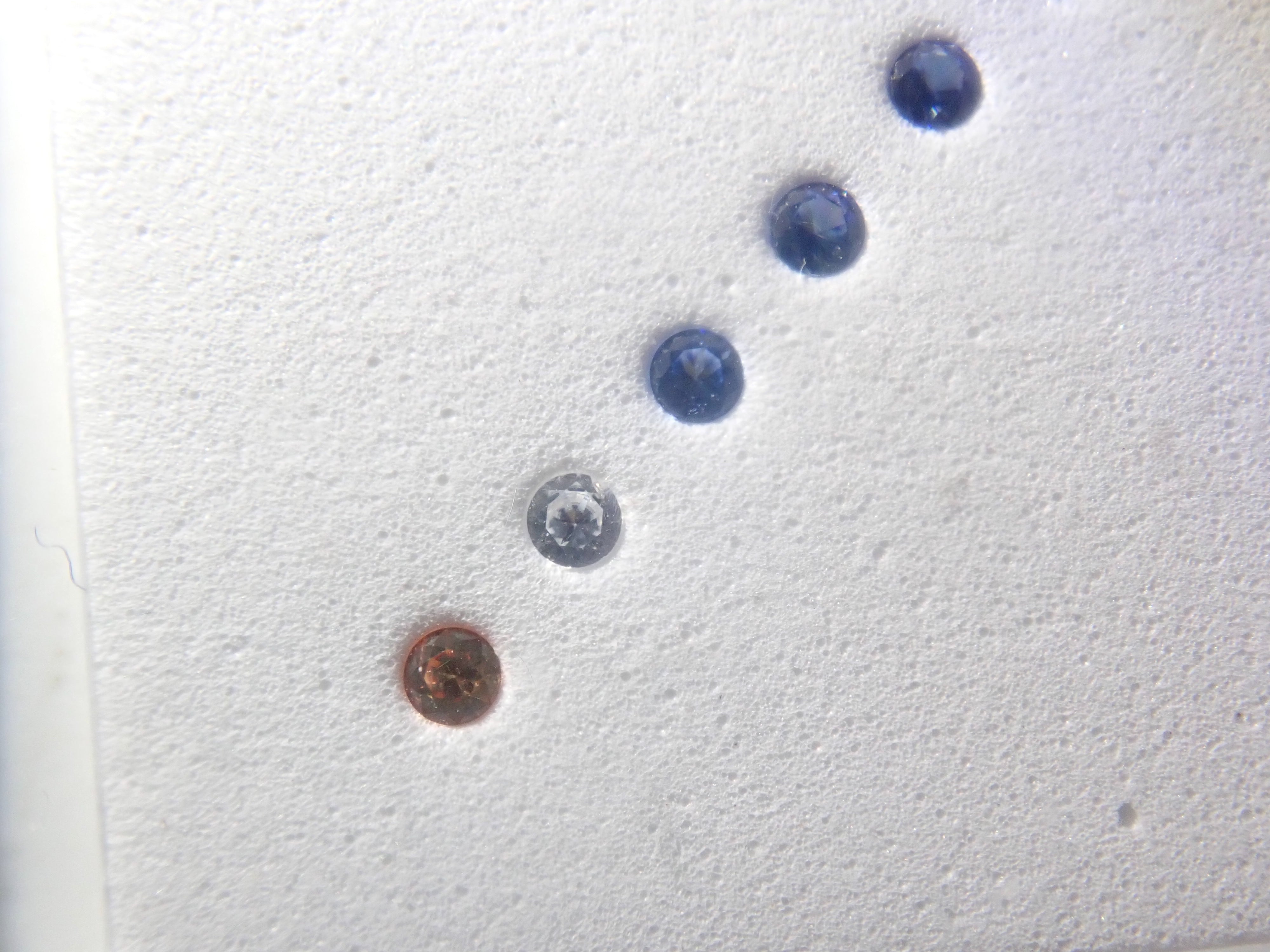 【3/6 22時販売】《限定1セット・ツーソン新着》ベニトアイトグラデーション6石セット（1.75mm,ラウンドカット,トップクオリティ含む） 《複数購入割引有》