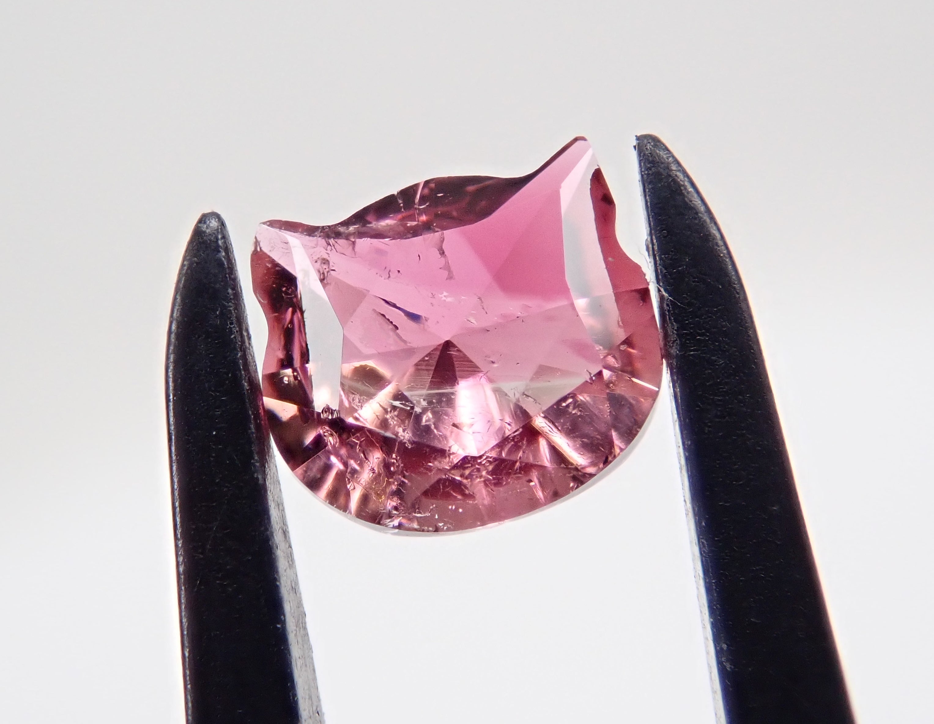 [On sale from 10/20 at 10pm] [Cat cut] Pink tourmaline (bicolor) 5mm/0.459ct loose stone