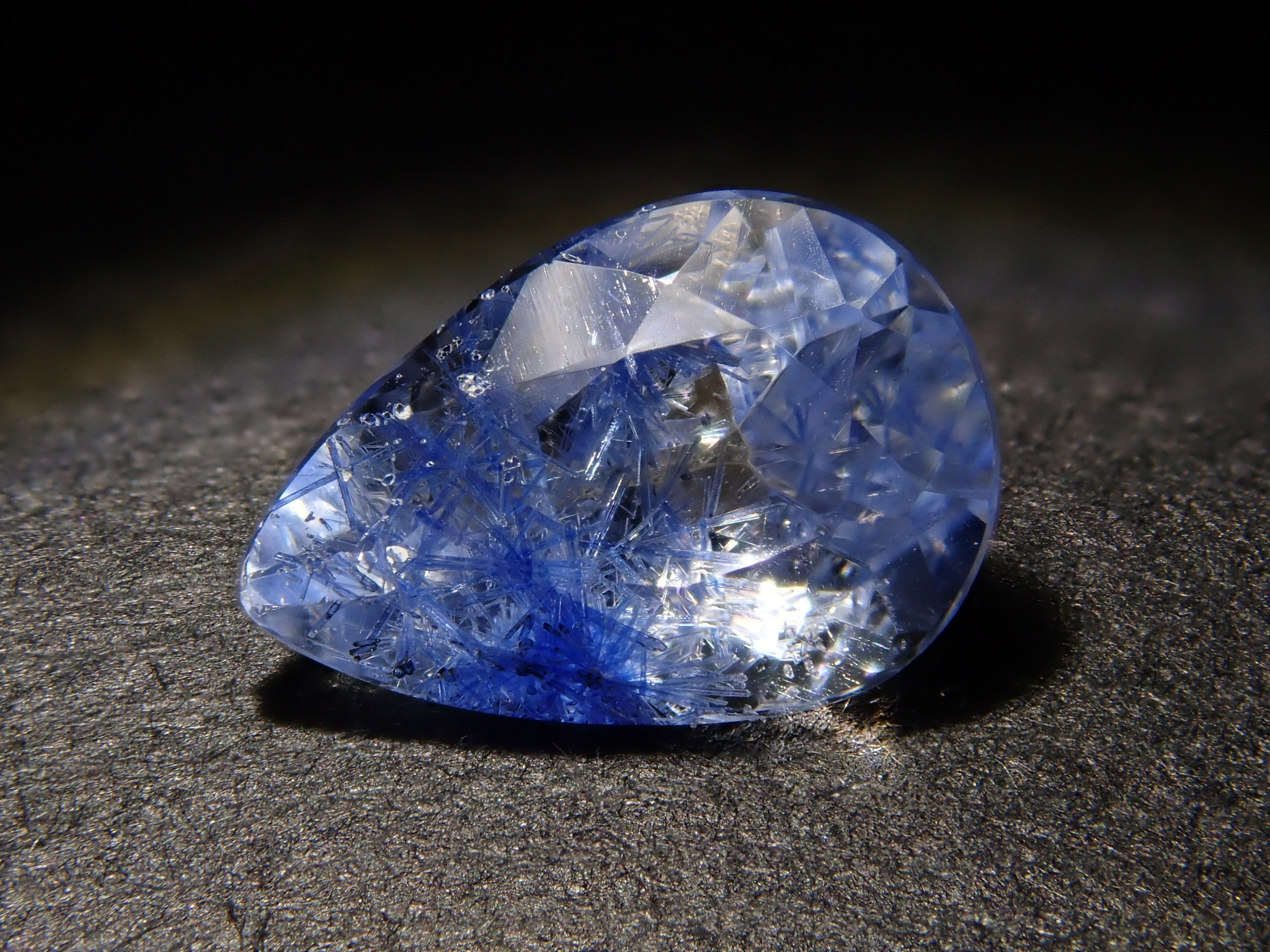 【12562094掲載】ブラジル産デュモルチェライトインクォーツ 0.642ctルース