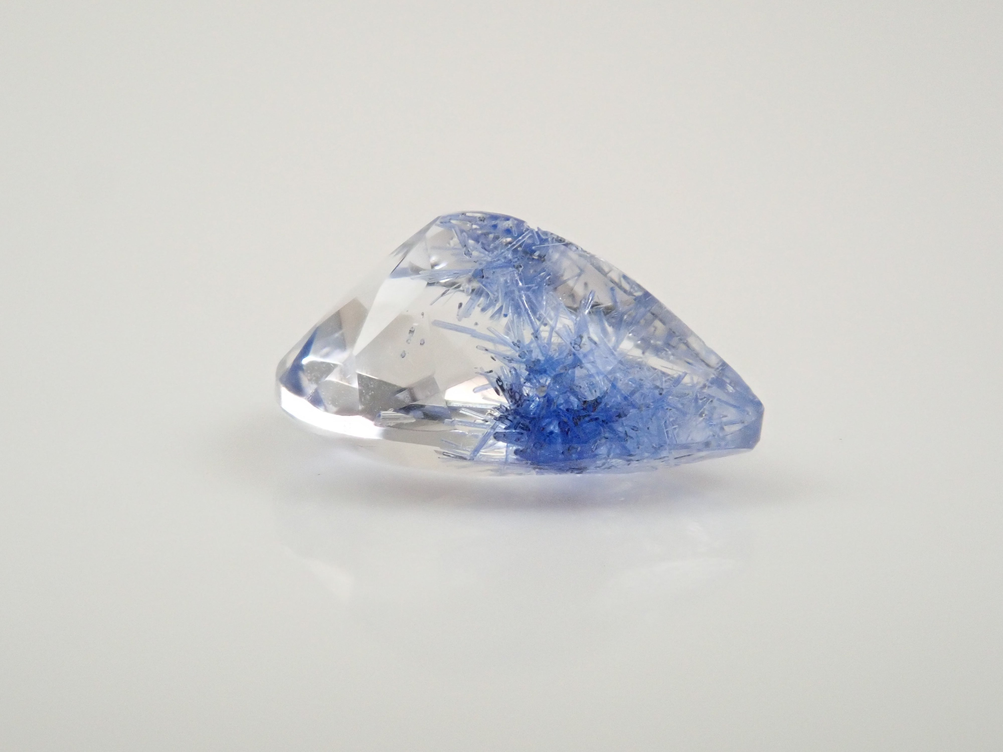 【12562094掲載】ブラジル産デュモルチェライトインクォーツ 0.642ctルース