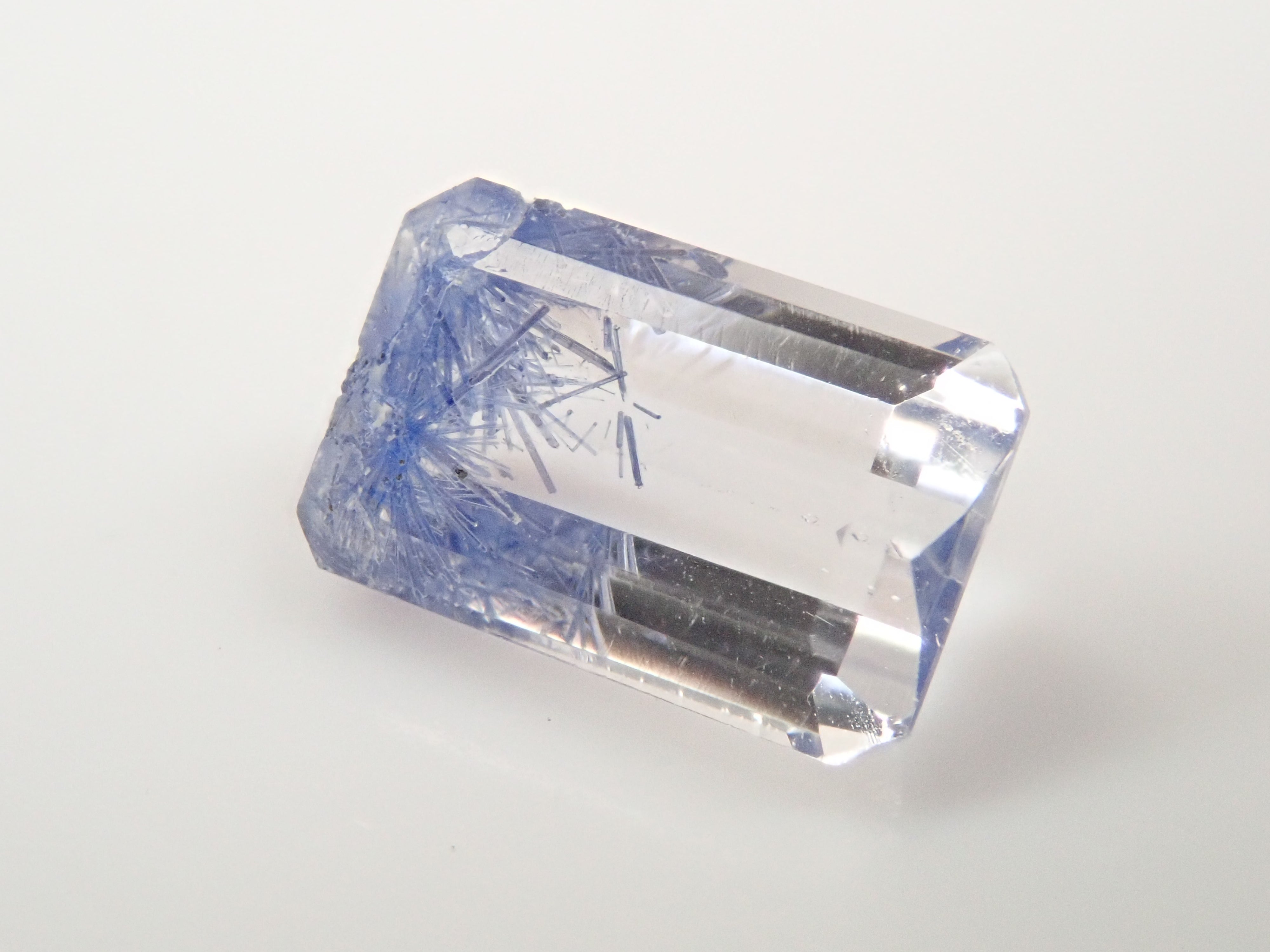 【12562095掲載】ブラジル産デュモルチェライトインクォーツ 0.910ctルース