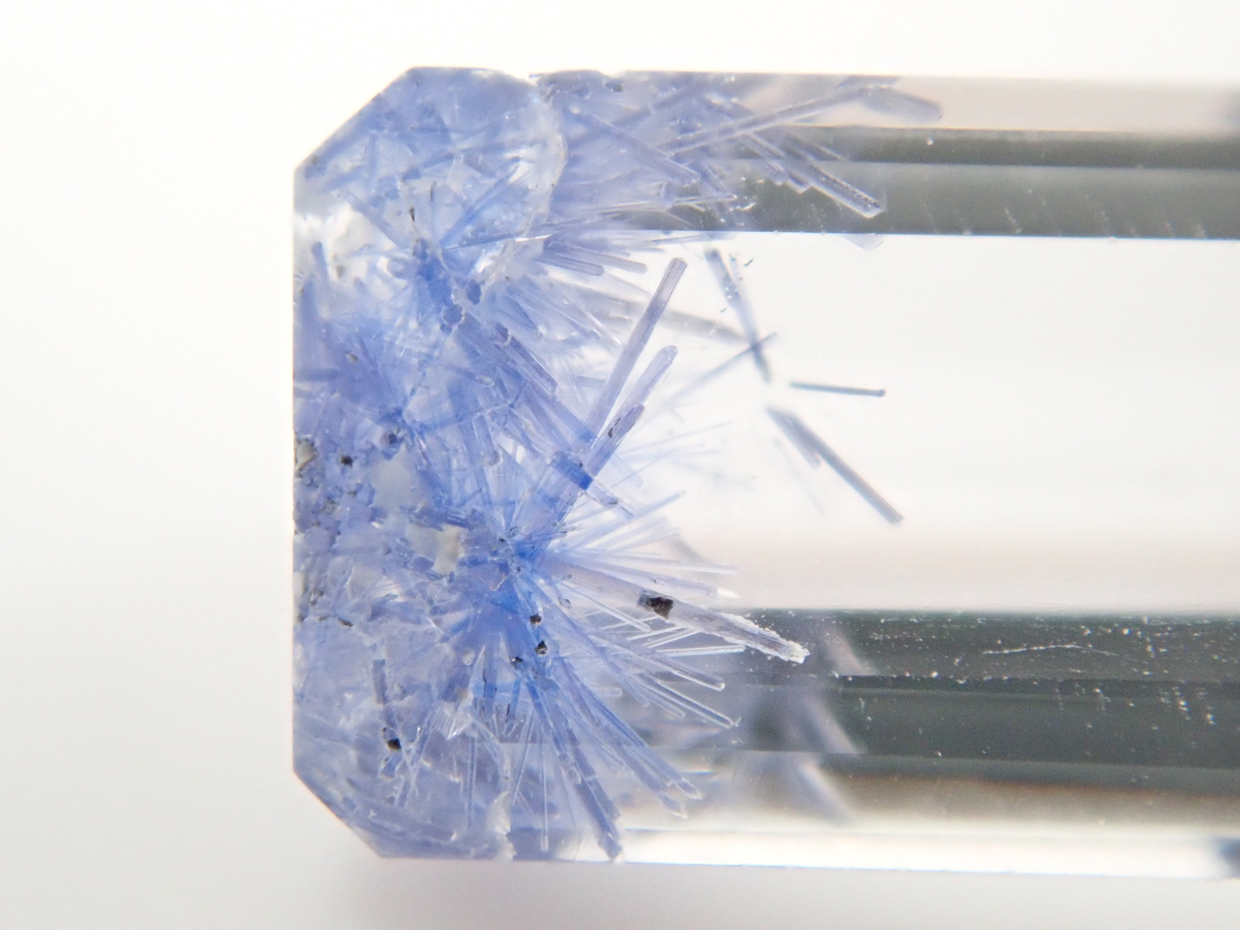 【12562095掲載】ブラジル産デュモルチェライトインクォーツ 0.910ctルース