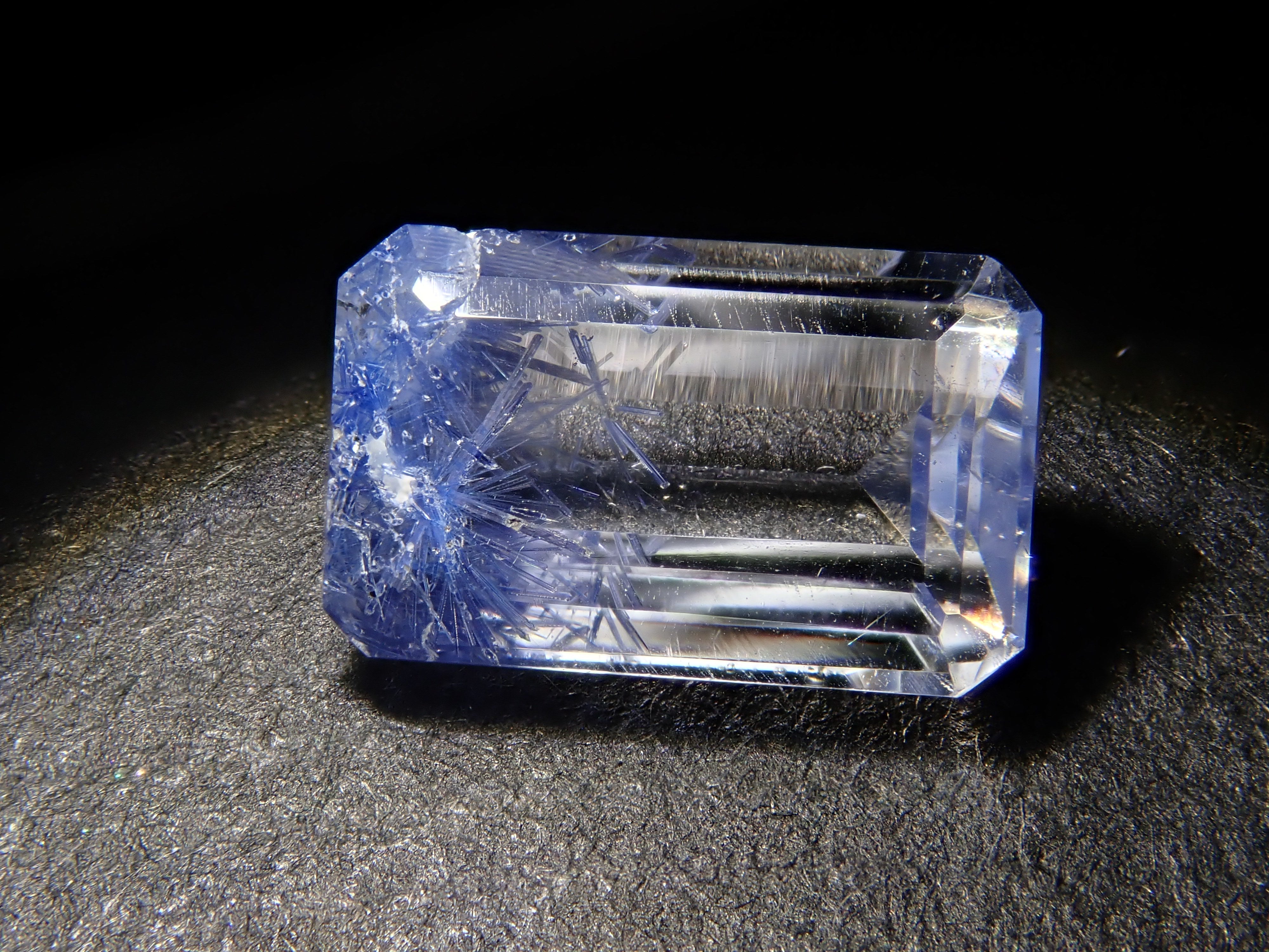 【12562095掲載】ブラジル産デュモルチェライトインクォーツ 0.910ctルース