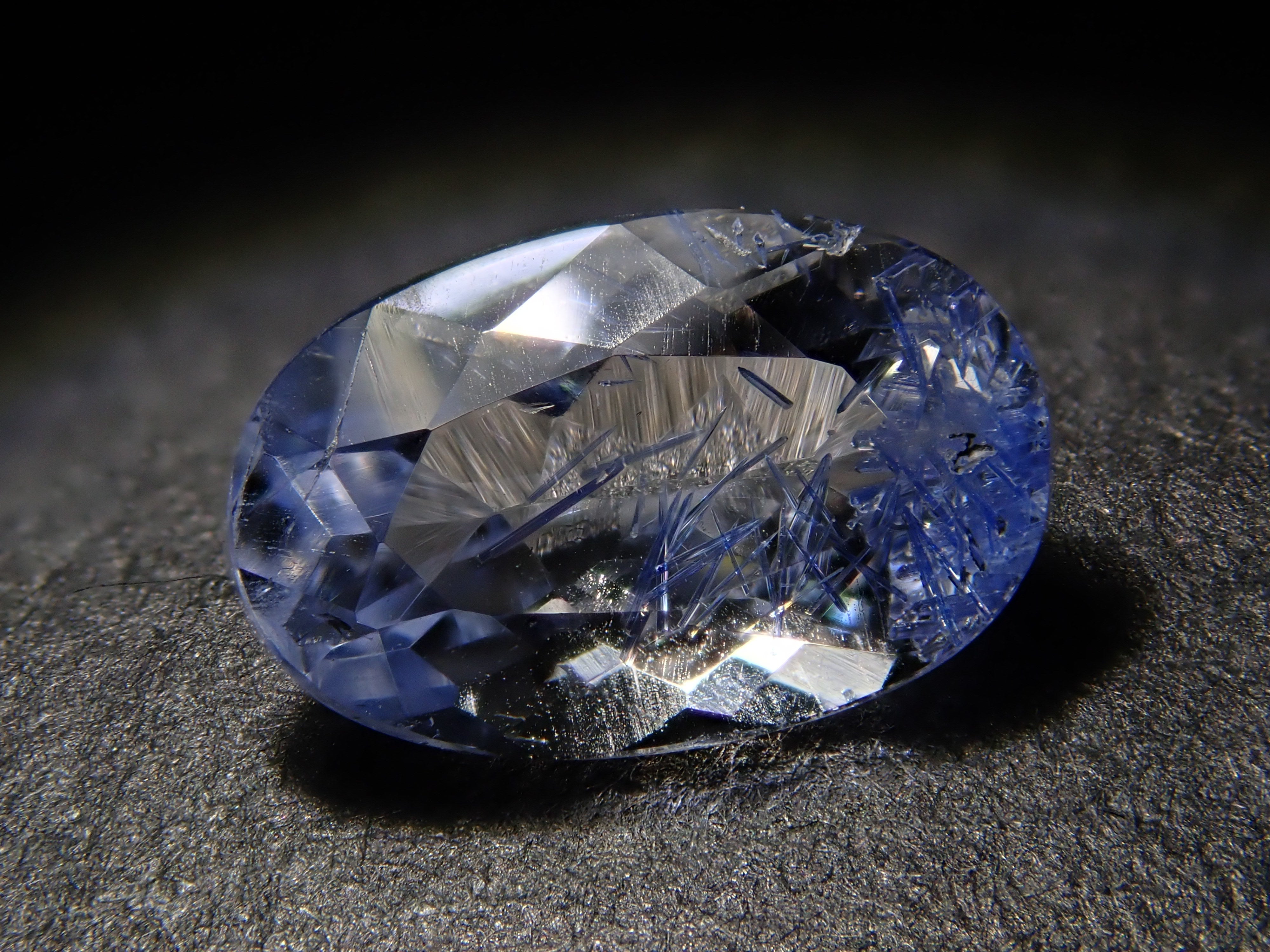 【12562096掲載】ブラジル産デュモルチェライトインクォーツ 0.699ctルース