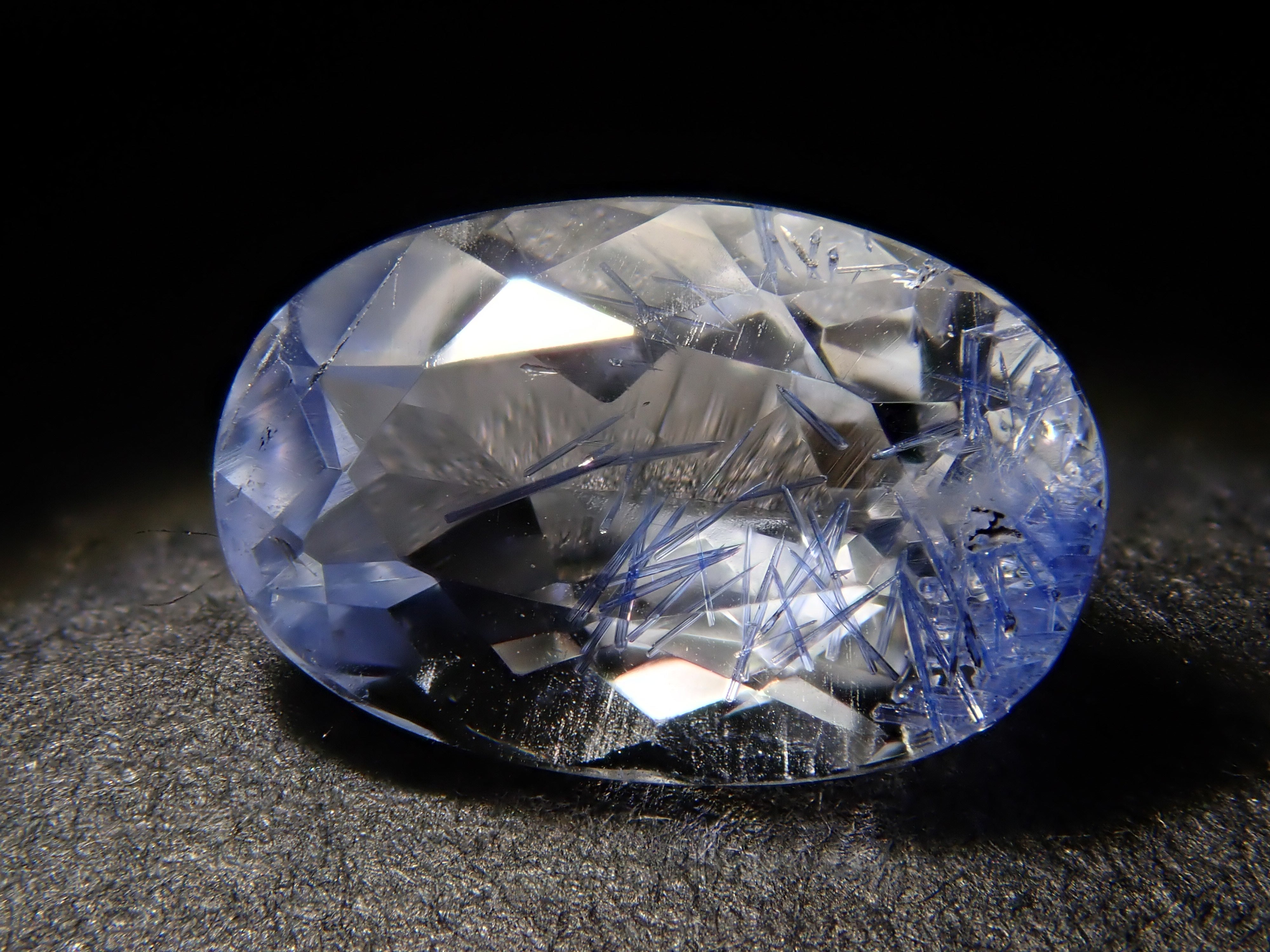 【12562096掲載】ブラジル産デュモルチェライトインクォーツ 0.699ctルース