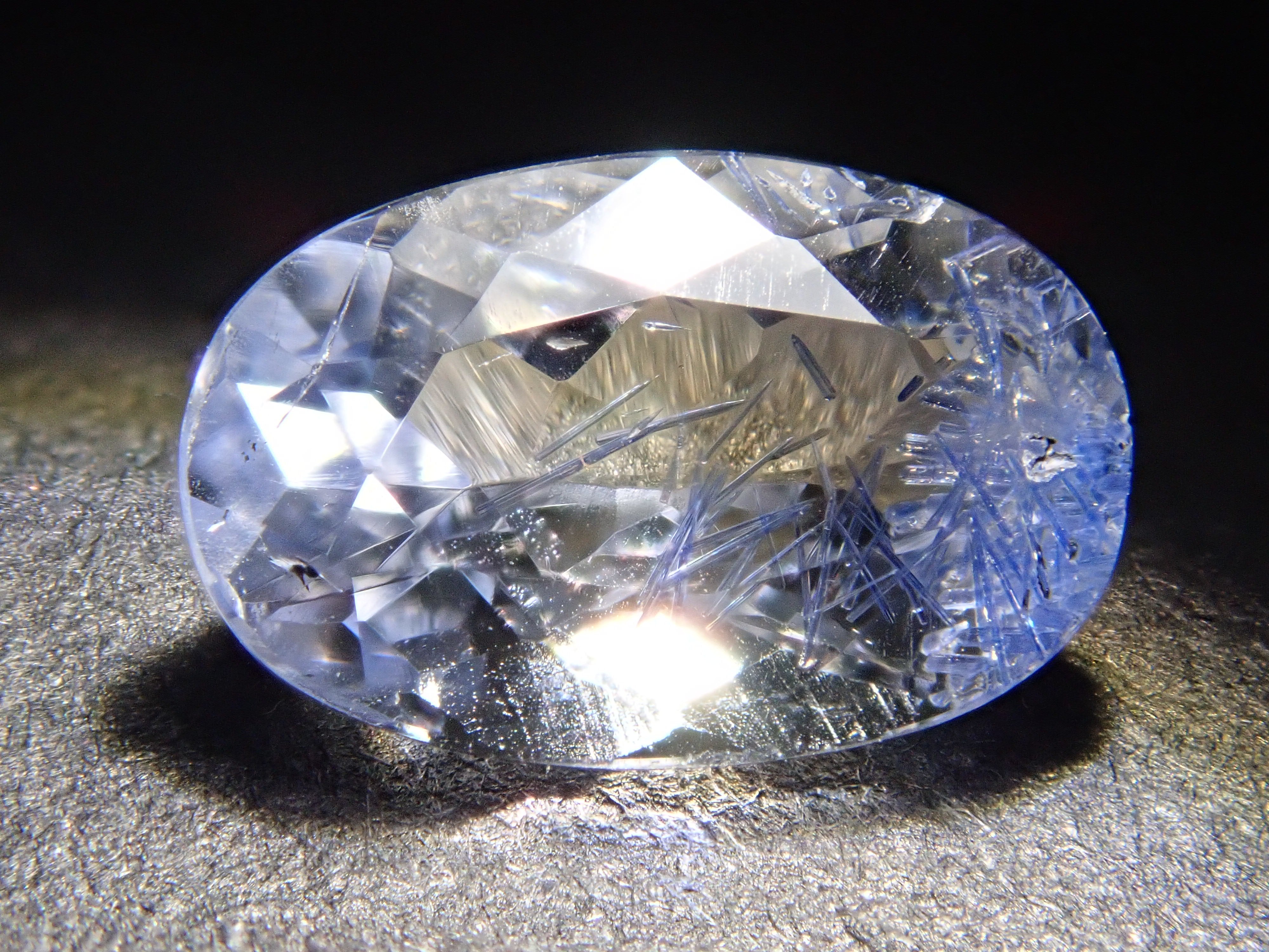 【12562096掲載】ブラジル産デュモルチェライトインクォーツ 0.699ctルース