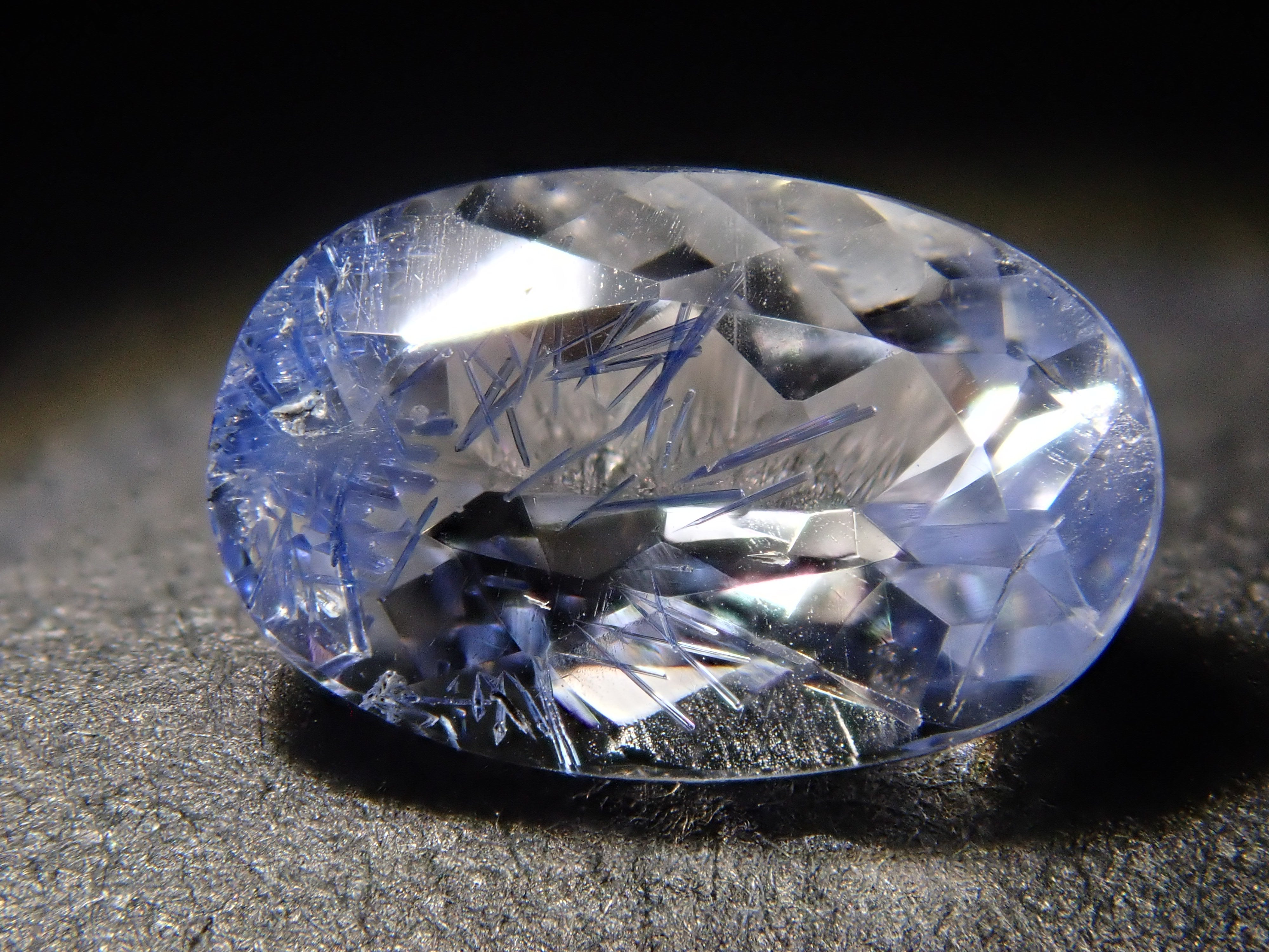 【12562096掲載】ブラジル産デュモルチェライトインクォーツ 0.699ctルース