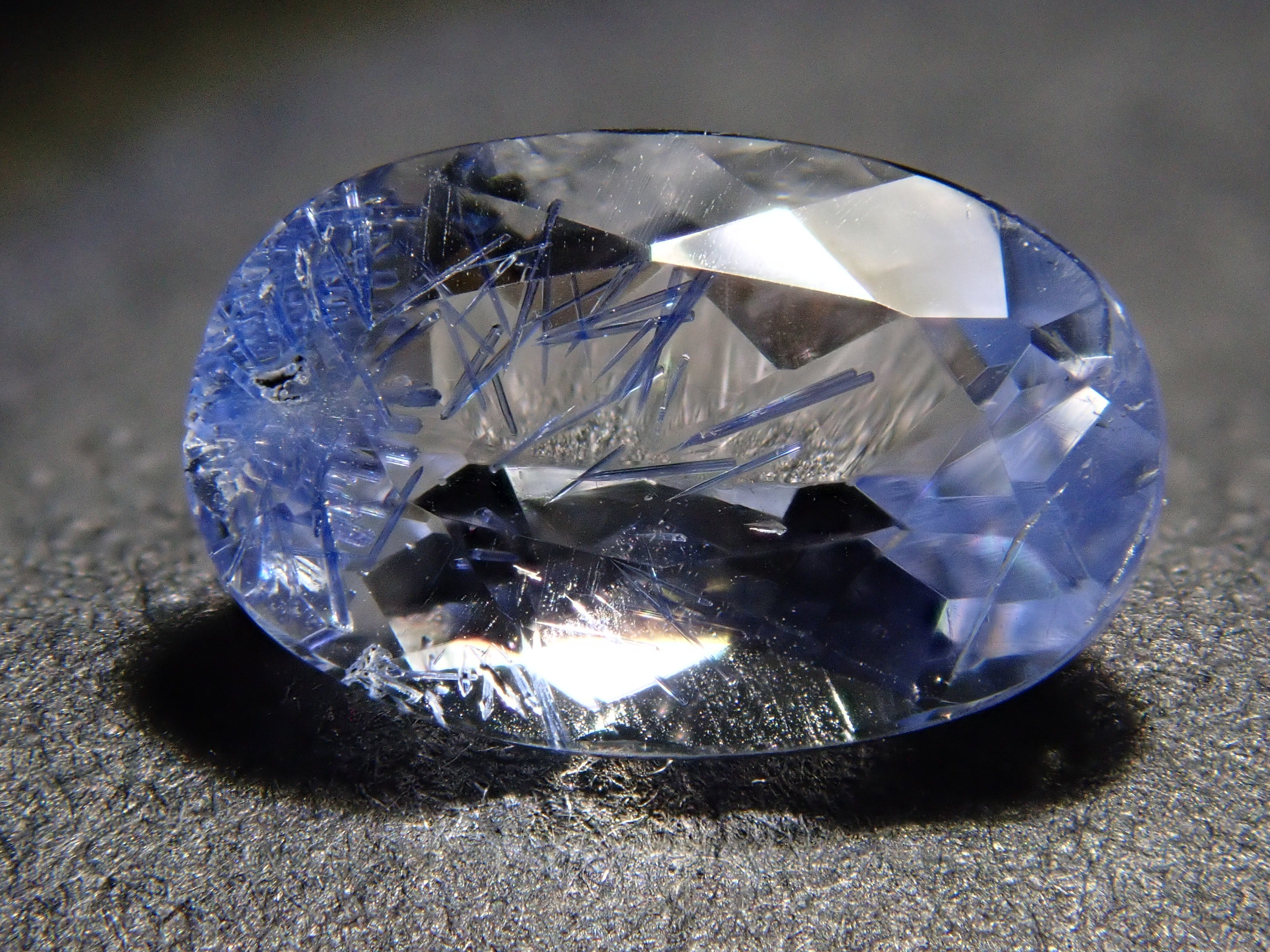 【12562096掲載】ブラジル産デュモルチェライトインクォーツ 0.699ctルース