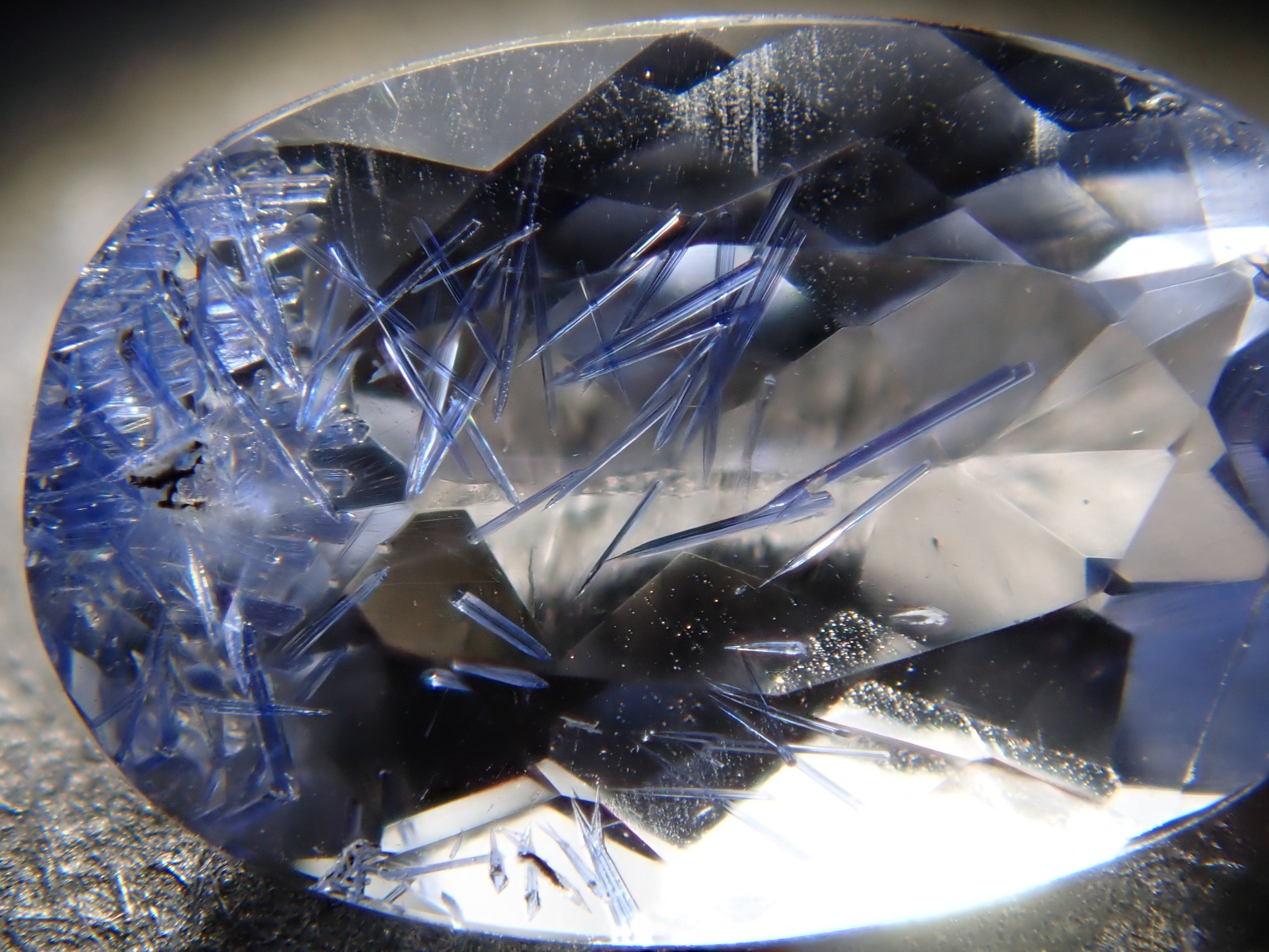 【12562096掲載】ブラジル産デュモルチェライトインクォーツ 0.699ctルース