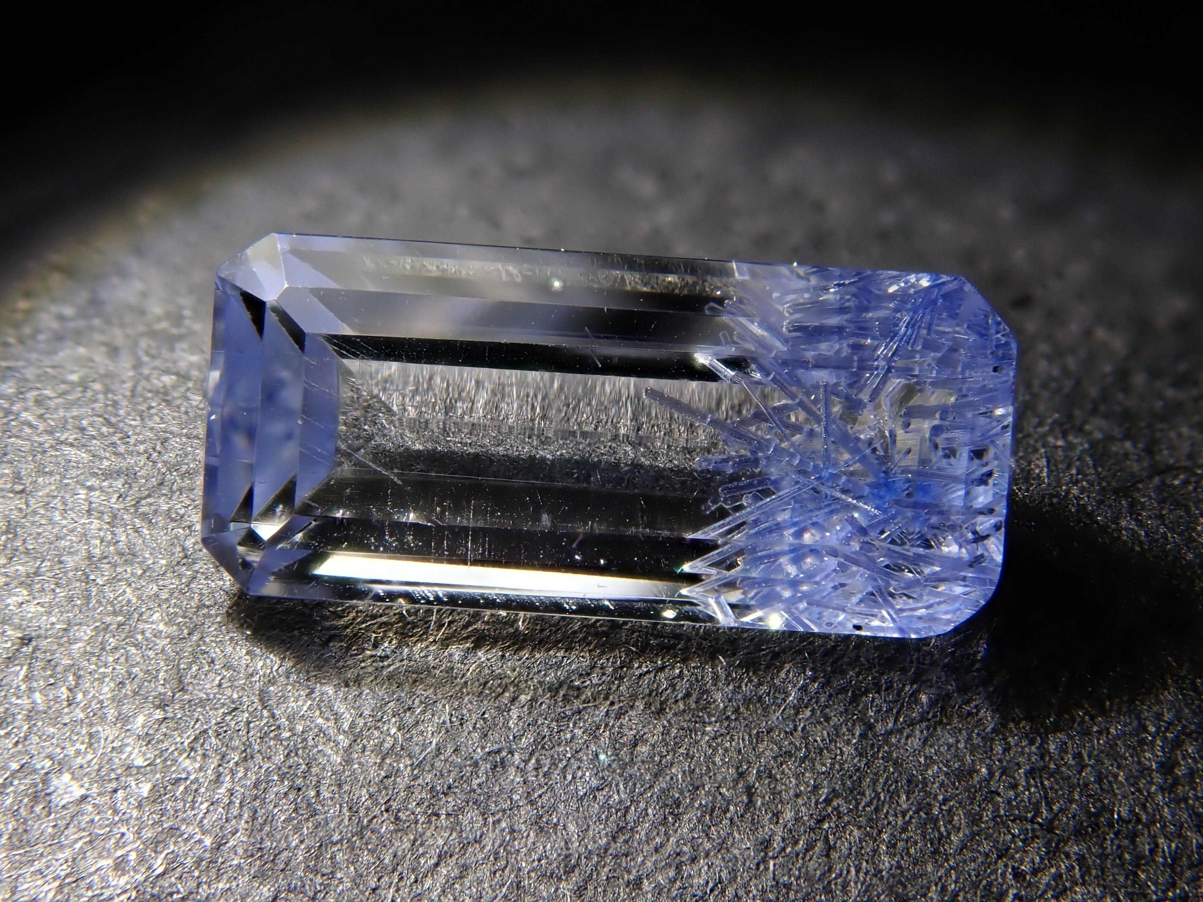 【12562098掲載】ブラジル産デュモルチェライトインクォーツ 0.531ctルース