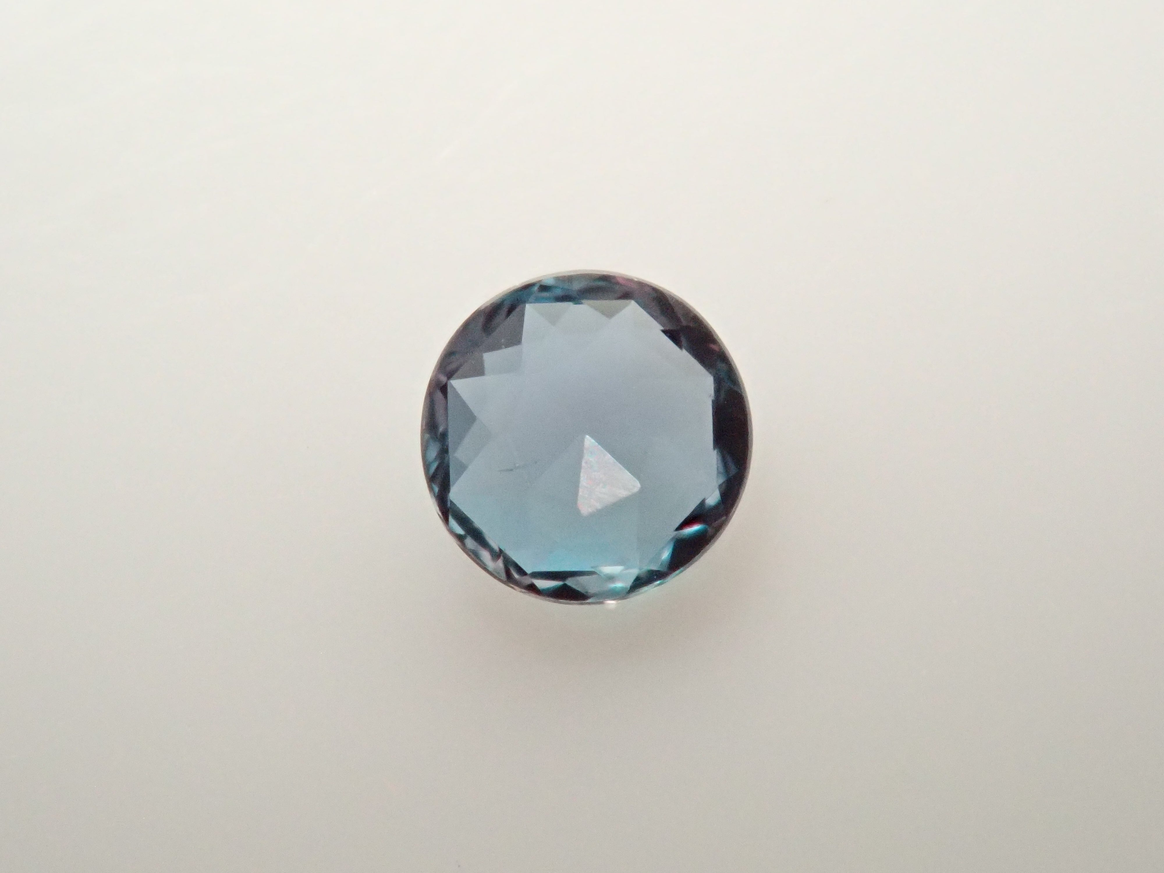 ブラジル産アレキサンドライト 2.8mm/0.070ctルース（ローズカット）