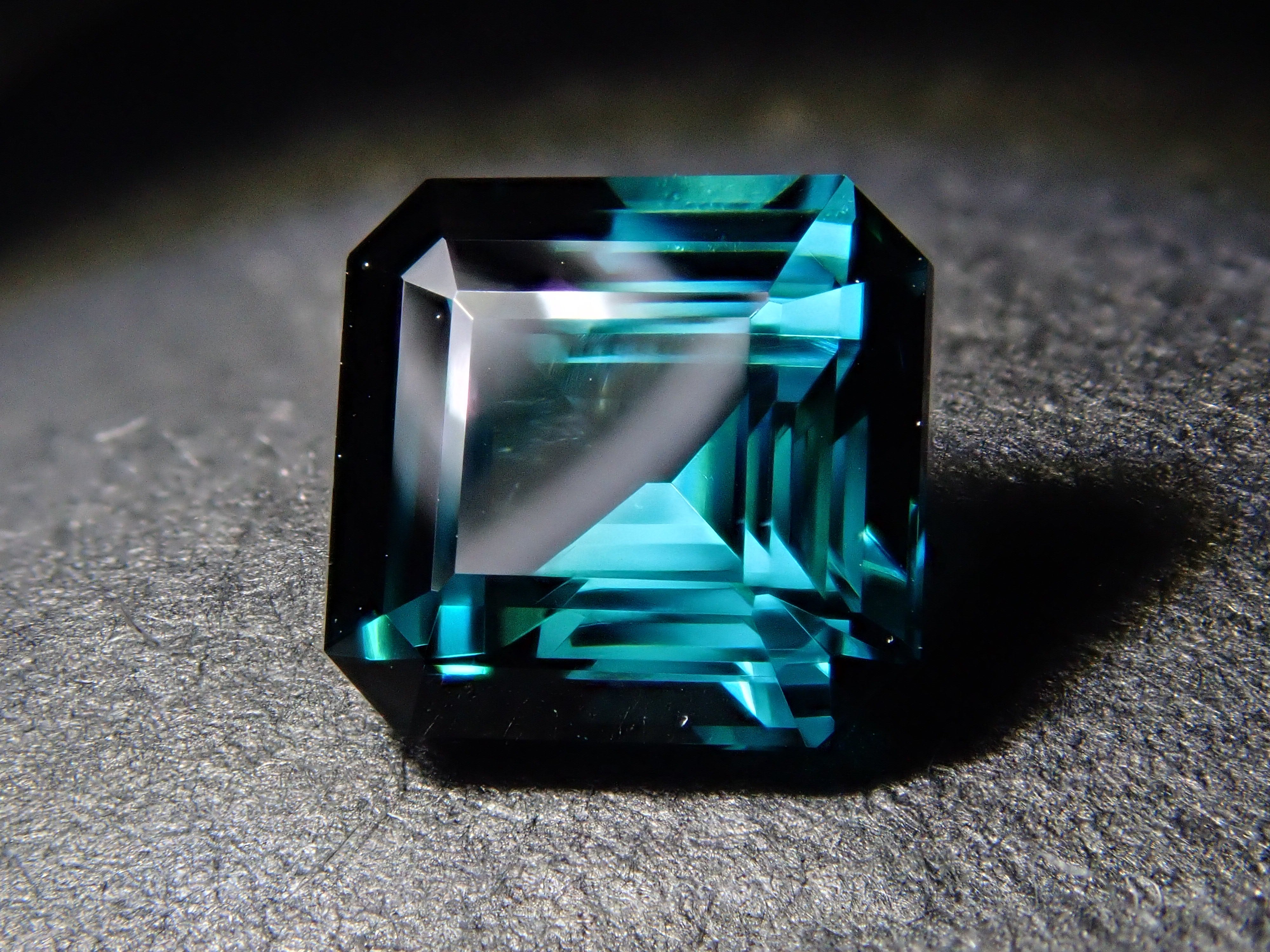 【12561919掲載】ブラジル産ブルートルマリン 0.819ctルース