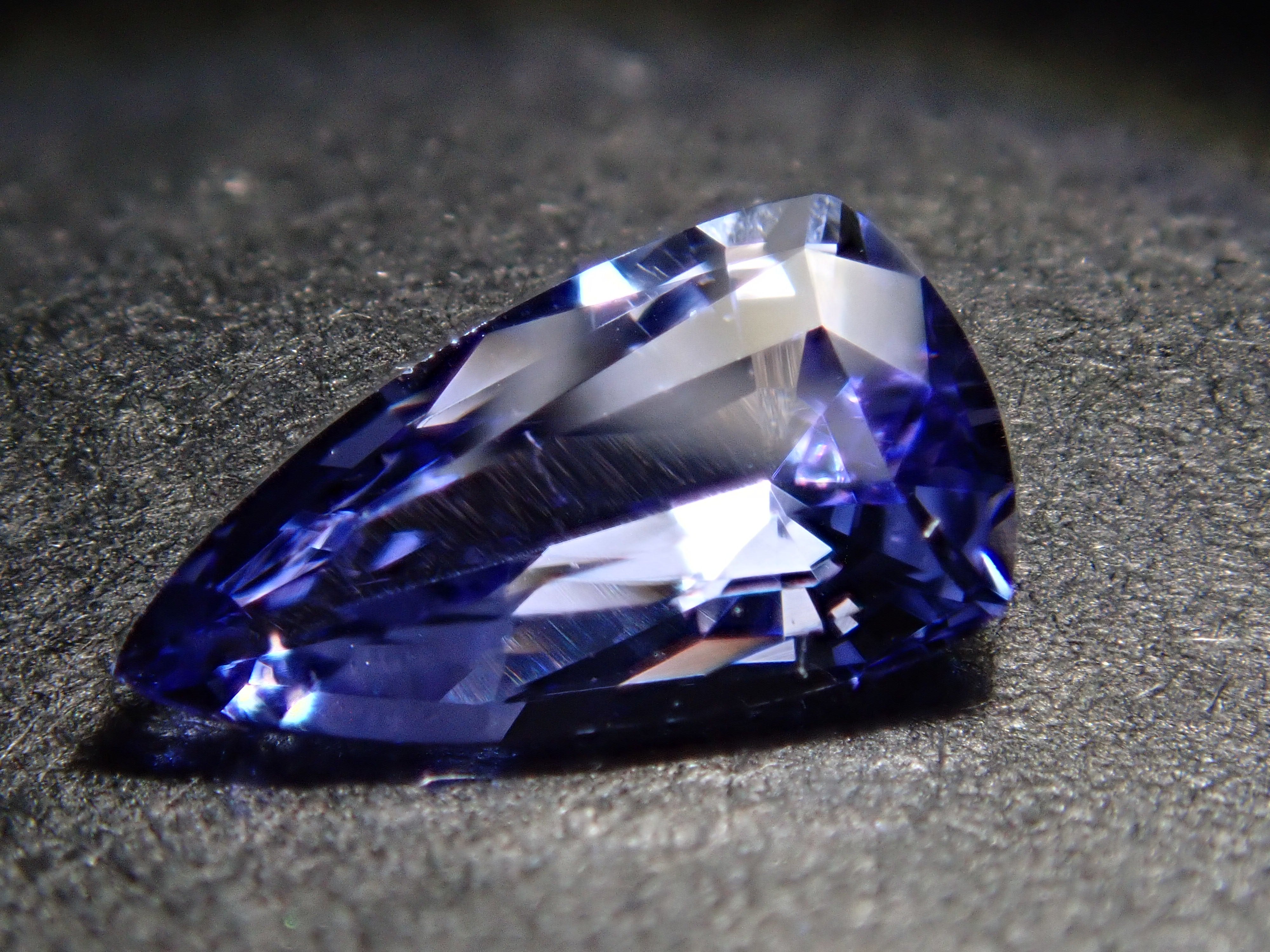 【12562068掲載】タンザニア産タンザナイト 0.416ctルース